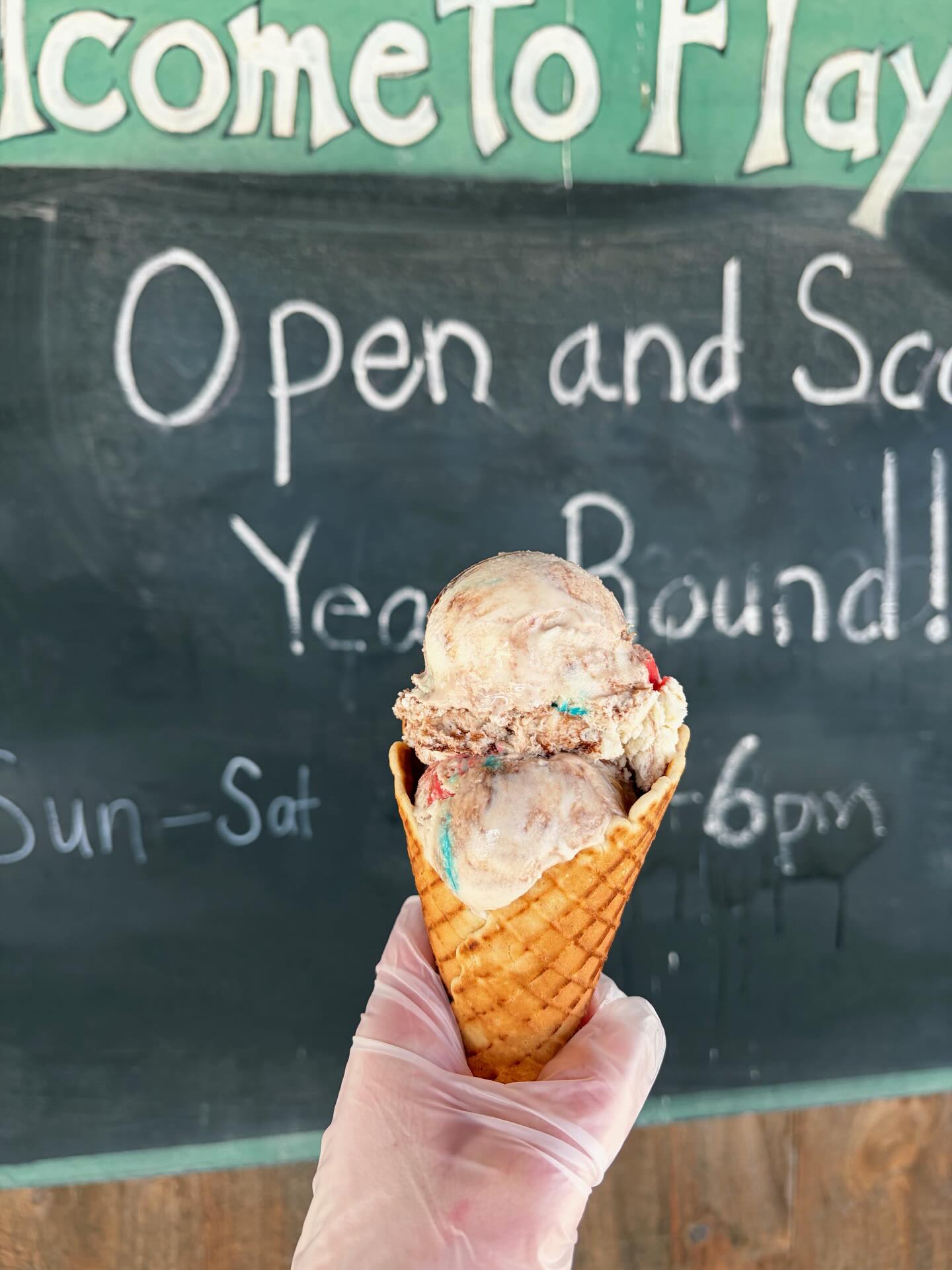 LET’S GO PATS 🏈❤️💙
“Foxborough Fudge” is a vanilla base with gluten free chocolate chip cookies, red and blue m&m’s and a fudge swirl!
We have pints and quarts of all of our flavors available for your Super Bowl watch parties. Open 12-6pm daily!