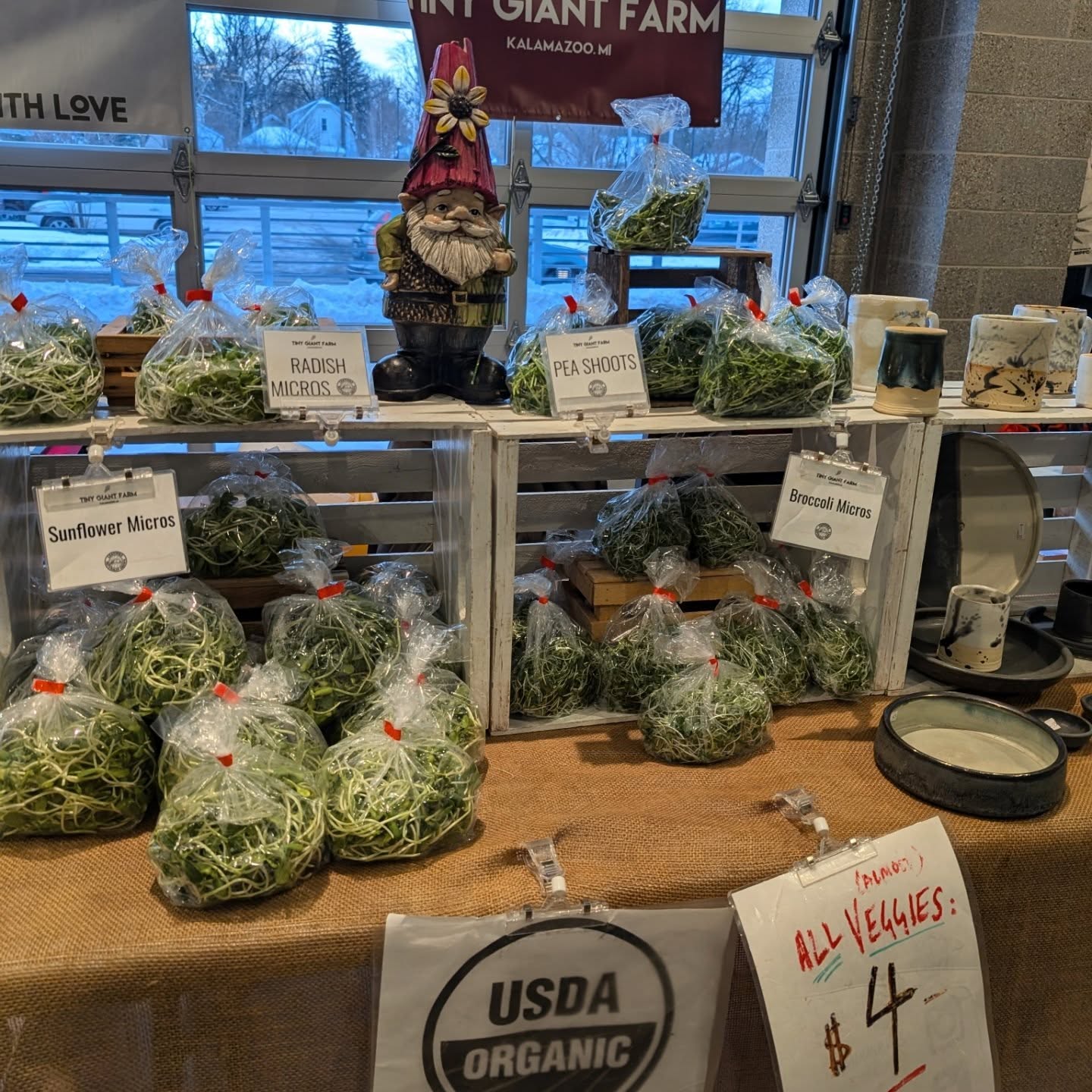 It's another winter market day at the Kalamazoo market! Come see us, we're here til 1!