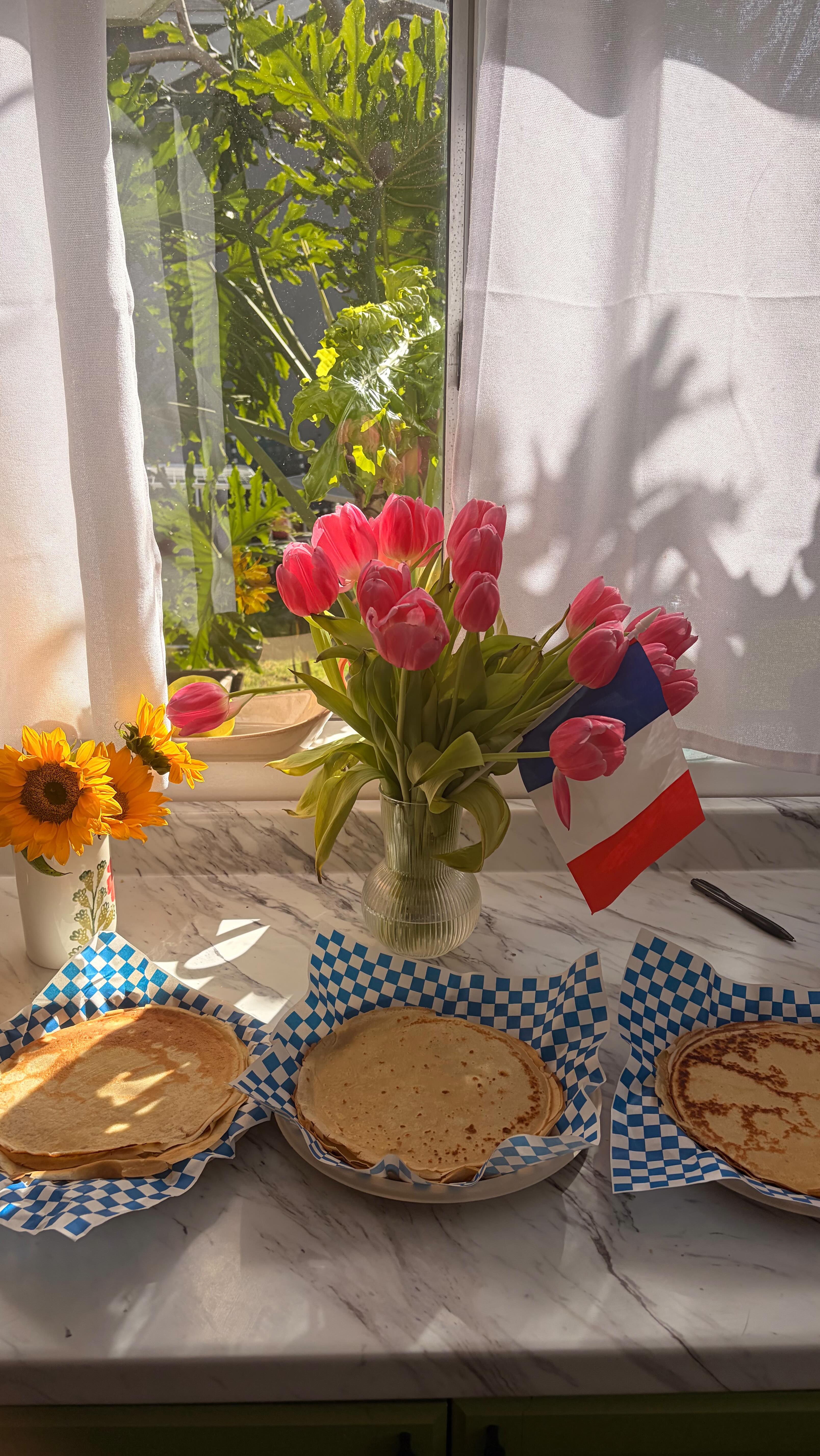 Happy Chandeleur 🇫🇷🥞 THE day we make crepes in France to celebrate the return of brighter days after winter and or course we share them with the people we love 🌞💛 #frenchcrepes #crêpes #chandeleur #crepe