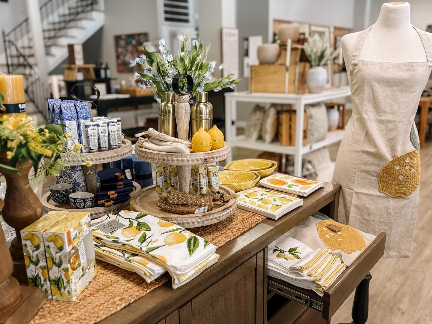 Anyone else just sitting around dreaming of Spring?!
Leave the winter blues behind and start shopping Spring now!