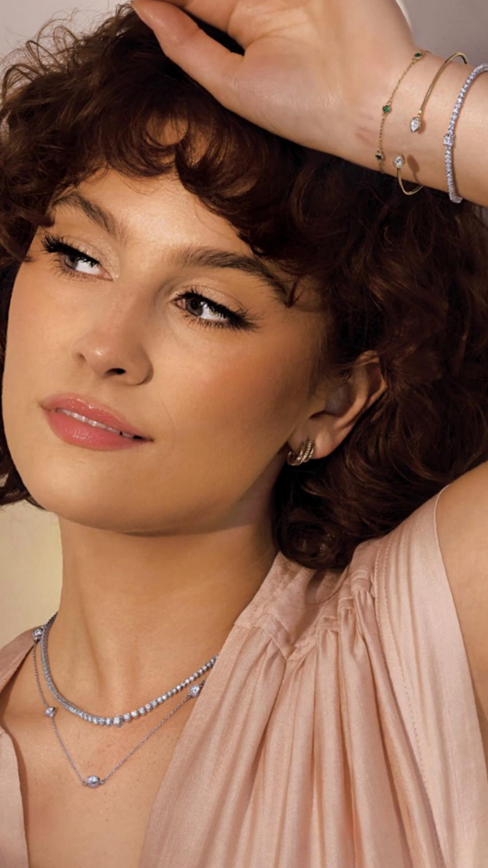 Delicate details that make every moment shine…
#LayeredJewelry #StackedStyle #SoftGlam #EditorialVibe #QuietLuxury