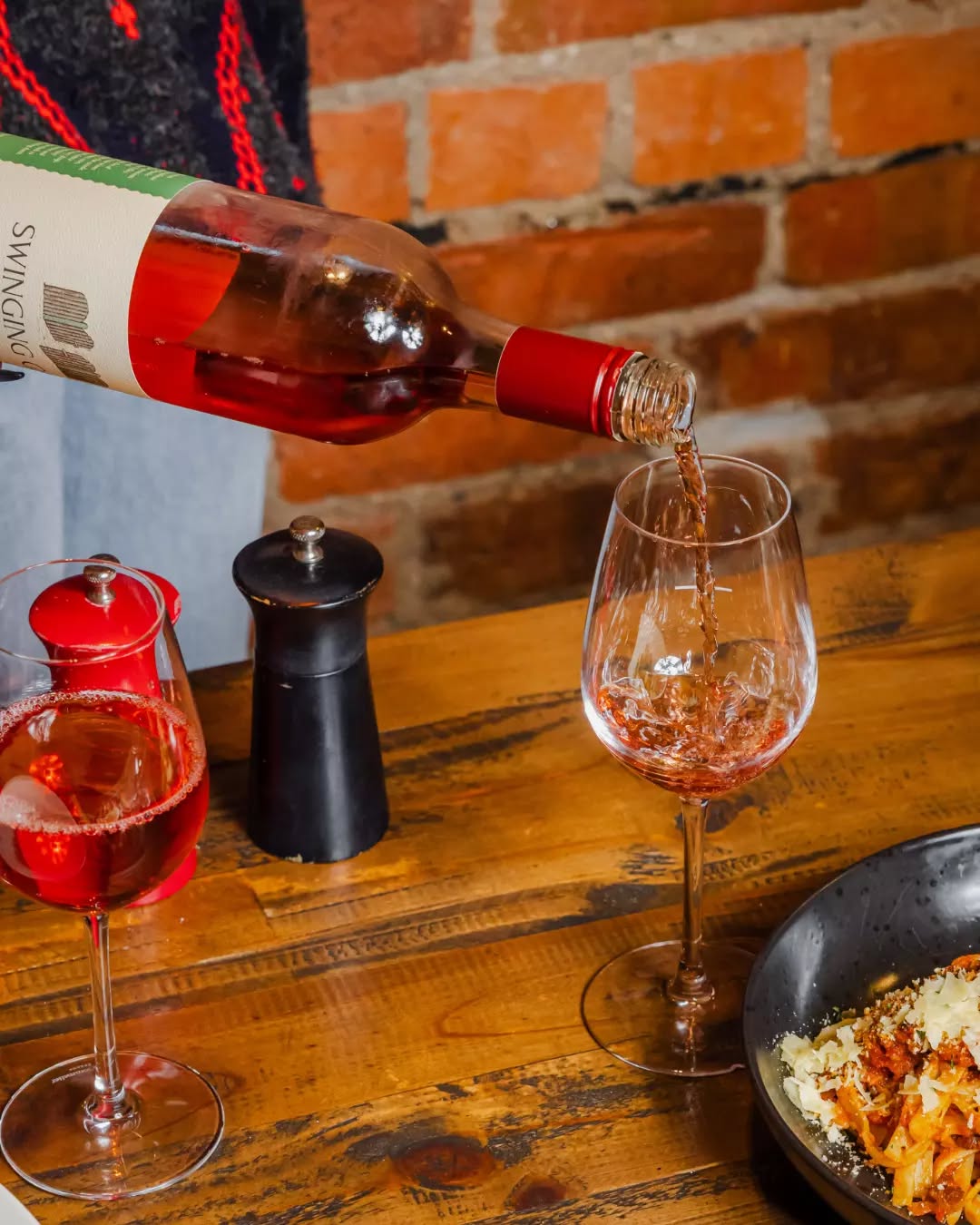 Red apple, pomegranate, and a zesty mandarin finish? Yes, please 😍
The @swinginggaterwines Rosé is officially a 'must-order' at Alchemy. It’s a bright, fresh drop that captures everything we love about the Tamar Valley 🌿
Pairs perfectly with our Steak Salad or just a sunny afternoon catch-up. Come have a glass (or two) with us! 🍷✨