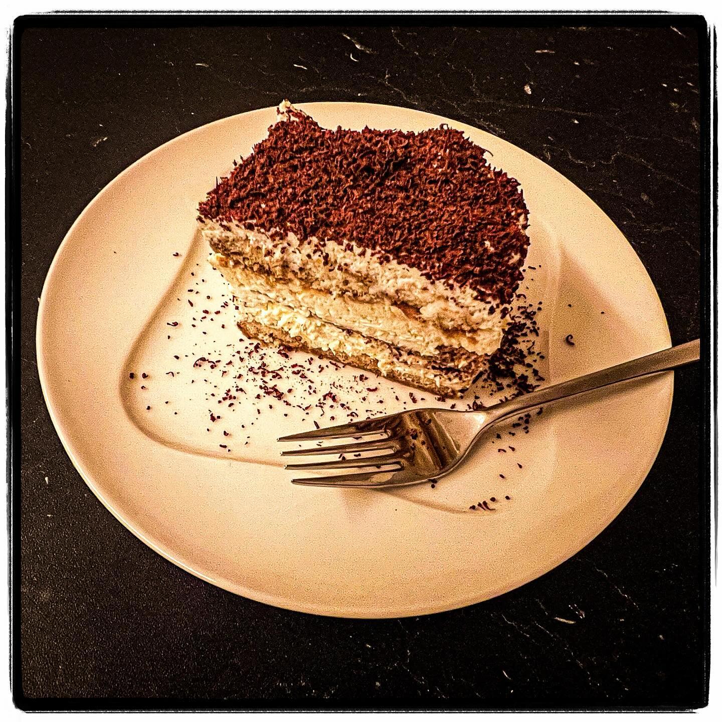 Finally the dessert. Something like a tiramisu. It has no eggs and instead of cocoa powder it has grated dark chocolate. #tiramisu #italianfood #dessert #desserttable #mascarpone #noeggtiramisu #noeggtiramisucake #darkchocolate #tiramisucake #dinner #dinnerparty #dinnerparties