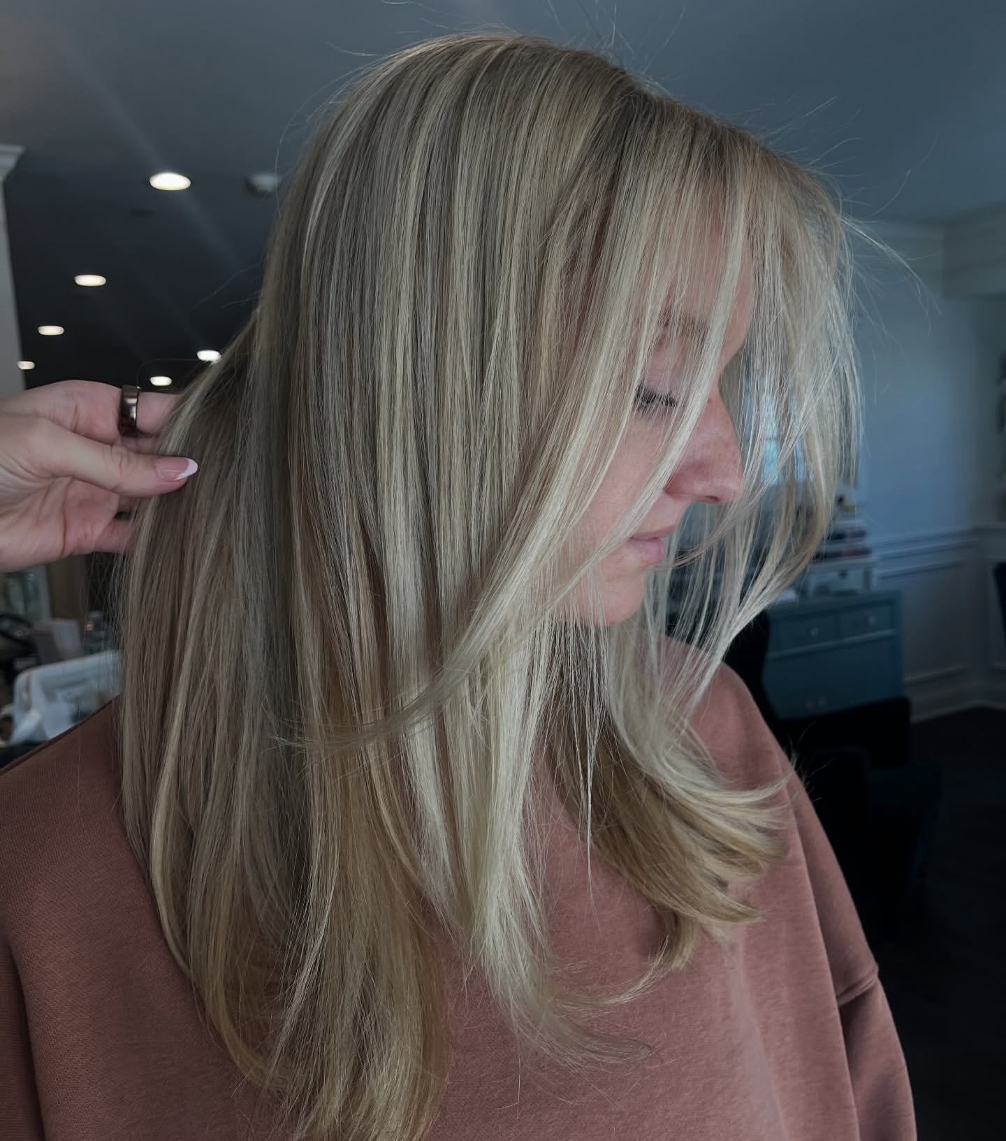 The perfect blended blonde 💭✨🫧
partial foil + toner + cut & style
by Sophia (@hairby.sophiastudentt)
#behindthechair #ctstylist #blondebombshell #cthairsalon #blondehighlights