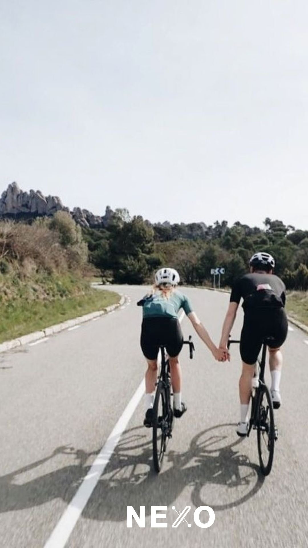 Las mejores conexiones no siempre son ruidosas.
Son constantes.
Como la ruta.
Como el esfuerzo compartido.
NEXO Cycling.
