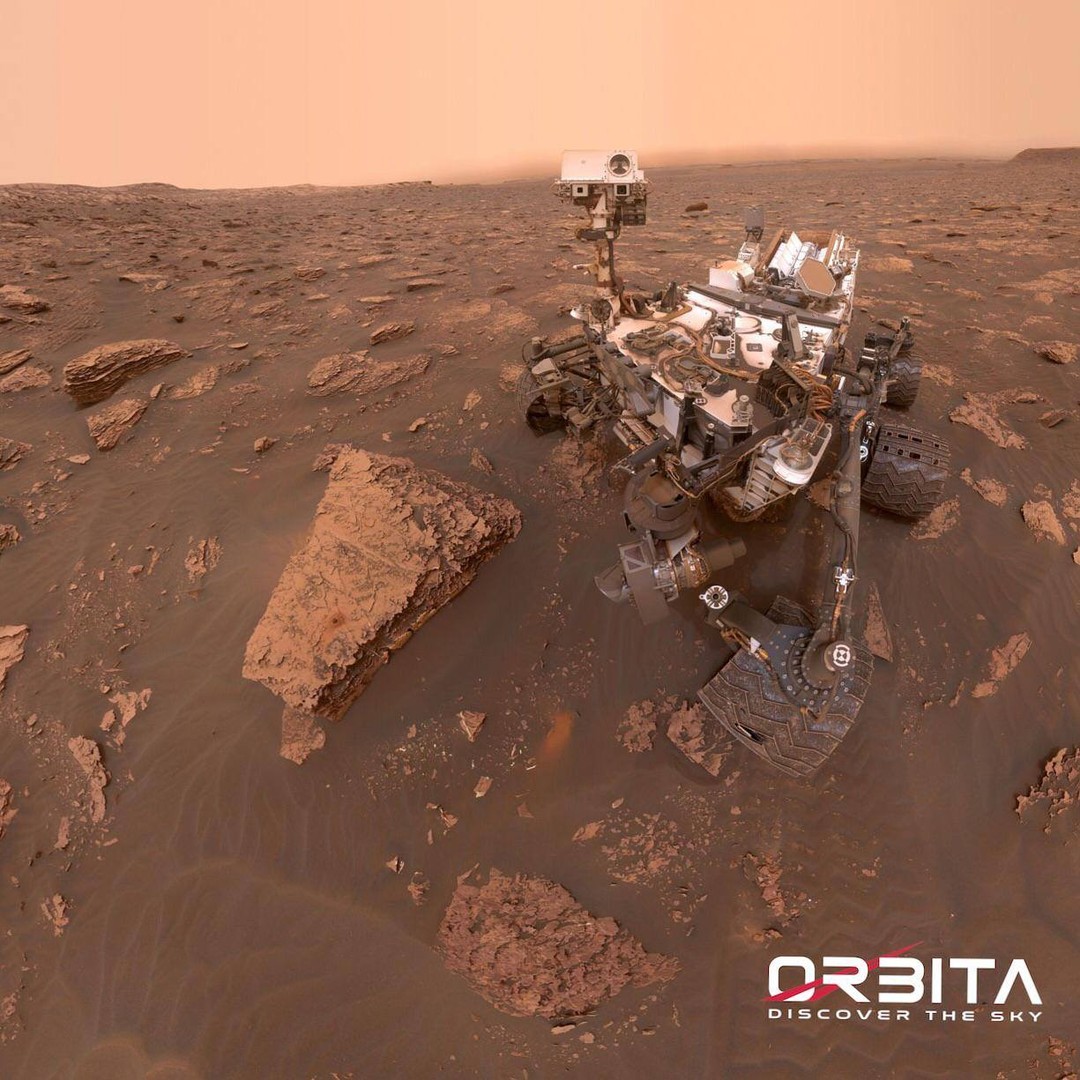 “Mi presento, sono #Curiosity!” Atterrato il 6 Agosto 2012 sulla superficie marziana, il rover Curiosity costituisce l'attività principale della missione Mars Science Laboratory (MSL).
Curiosity è dotato dei più avanzati strumenti scientifici forniti dalla comunità internazionale e il suo operato è ancora in corso.
Questo #selfie è un mosaico che combina più immagini scattate con una delle telecamere di cui è dotato il rover.
#ORBITA, discover the sky
Image credit: @nasa ·
·
·
·
·
·
·
#nasa #esa #mars #space #astronomy #astrophotography #planet #rover