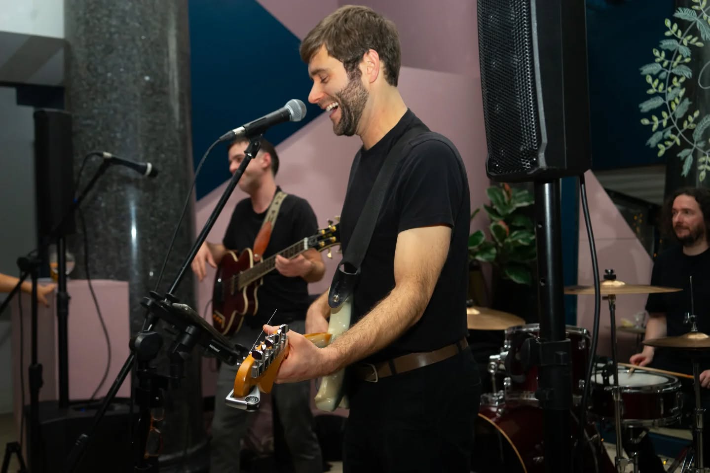 Just three more gigs to close out the year, and we're ready for a big 2025 with lots of wonderful weddings, a new album release and some exciting charity projects. We can't wait!
📸 @sophiewhitleyphoto