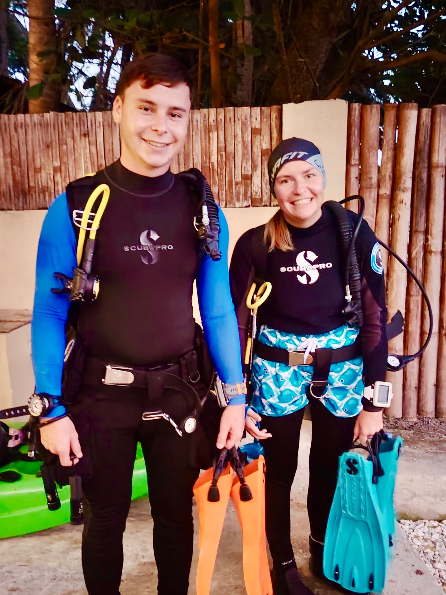 Meet Estelle & Mathis Two of the most passionate divers we ever met and now taking the next big step on their journey toward becoming PADI Divemasters.
Follow their journey as they grow from passionate divers into future dive leaders by building Solid foundation in dive theory knowledge, Scuba Skill sets to leadership training program.
More updates to come as they take every step of the way.
Book your PADI Scuba courses with us.
Email: diveandstay@southseasbrdc.com
Whatsapp: +63 956 305 1200
.
.
.
.
#diveinsouthseas #padi #padidivemastercourse #padidiveleaders #padipro