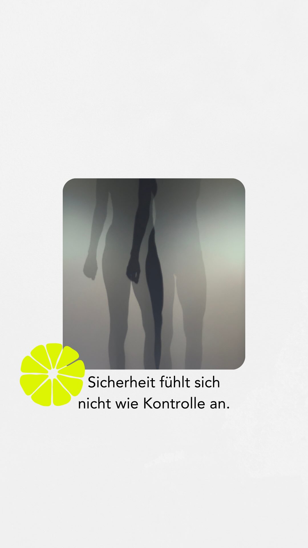 Viele Frauen suchen Sicherheit
Im Außen.
In Strukturen.
In Zahlen.
In Leistung.
In Anderen.
Und verlieren dabei das Wichtigste:
den Kontakt zu sich selbst.
Innere Sicherheit entsteht dort,
wo dein Nervensystem zur Ruhe kommt
und du dir selbst vertraust.
Erst aus dieser Verbindung heraus
können Entscheidungen entstehen,
die sich frei, klar und tragfähig anfühlen –
im Leben, im Job und in dem,
was wir aufbauen.
🦋✨