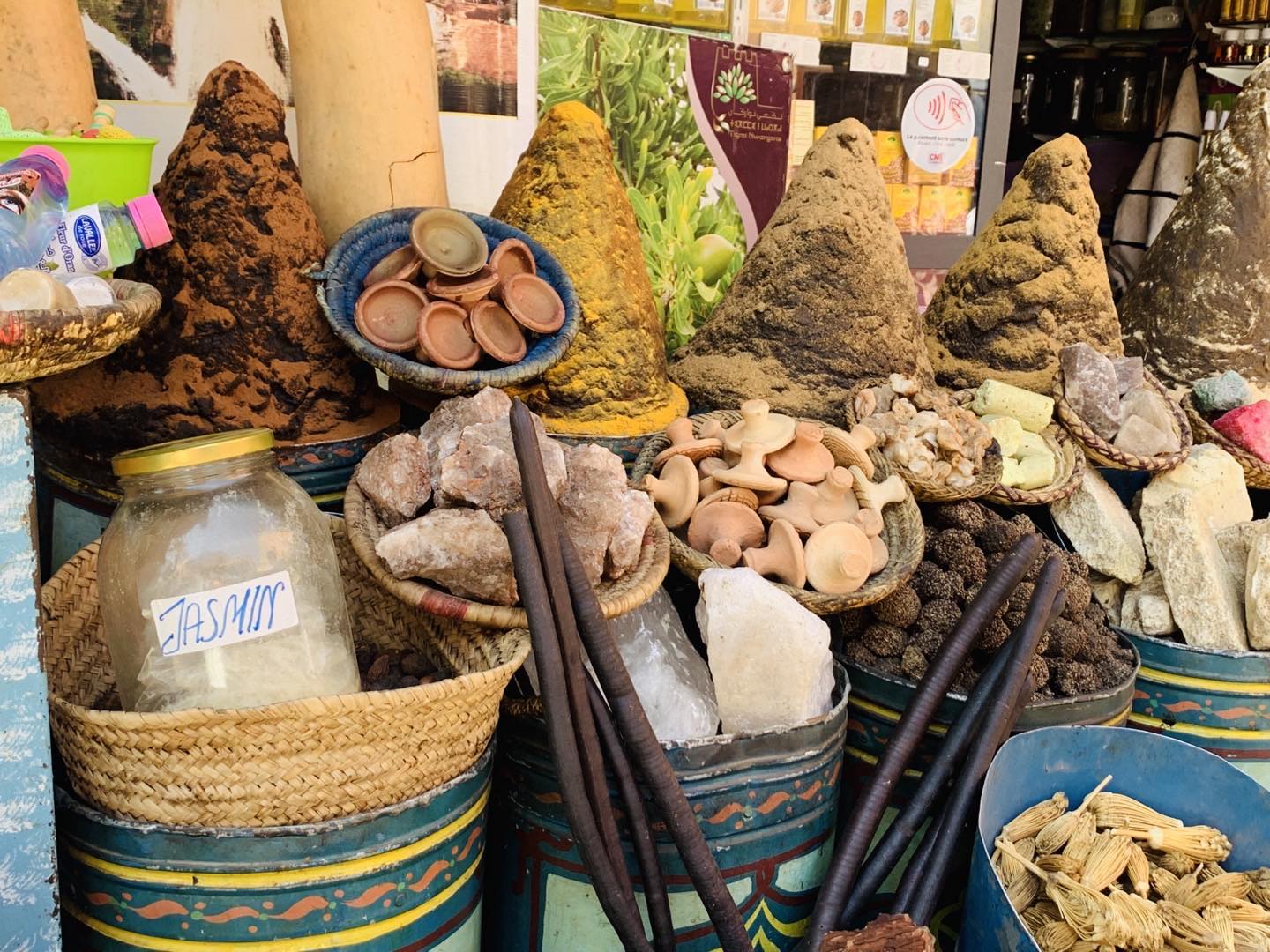 The magic of Marrakech!!!
I received a big delivery today of spices from #herbies, not quite like sifting through the market stalls of Marrakech, but still the smells of cumin took me back!!!
Cumin is the spice of life there! They use it like salt! Pop it into your meat, veg, eggs. I have a little spice mix of cumin, coriander and paprika, salt, pepper I use on baked veggies or eggs and avo with lots of fresh coriander and yogurt!
It instantly transports me back!!! #gratitude #lovekech #moroccoflavours