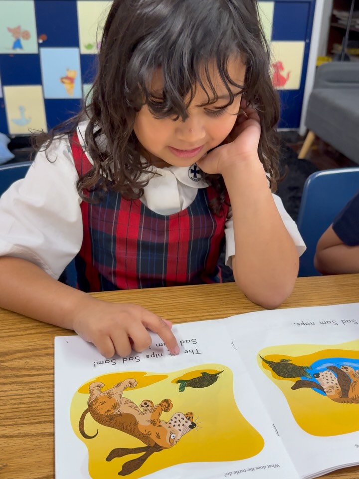 Our kindergarten students are reading with their partners and growing more confident every day! We love seeing their smiles, teamwork, and love for books. Keep shining, little readers! ๐โจ