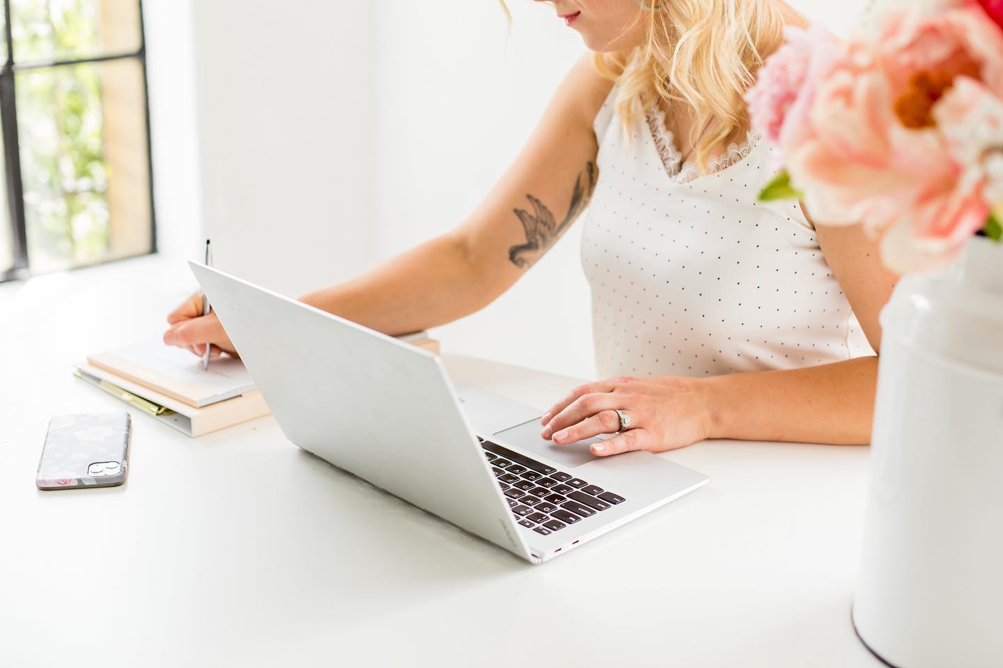 This is just a PSA to remind couples and vendors alike that working together on something so personal and intimate such as a wedding day isnāt always ājust businessā. I feel the most āat homeā when I meet a couple and INSTANTLY know that we are going to make magic happen on their wedding day and during their season of engagement.
Iāve had several inquiries this week (2024 & 2025 woo hoo!), and itās always amazing to me that strangers you JUST MET can feel like long time friends. LET.ME.TELL.YOU⦠if Iām riding that high after our consultation, you can bet Iāll be riding it for WEEKS after your wedding day, thereās THAT much power in witnessing love.
Iām just saying, your wedding day is as special to you as it is to us ā¤ļø. Maybe Iām feeling meltie because valentines is around the corner, maybe itās because I just had a couple incredible consultations, or maybe itās because being a wedding planner makes me feel most like my true self. Either way, much love your way today ā¤ļø.
Photo by the lovely @drb.photography
.
.
#weddinginspo #oregonweddingday #yourdayyourway #weddingplanning #weddingplanner #oregonwedding #weddingday #entrepreneur #businessowner #womanowned #love #instawedding #weddingstyle #oregon #portlandoregon