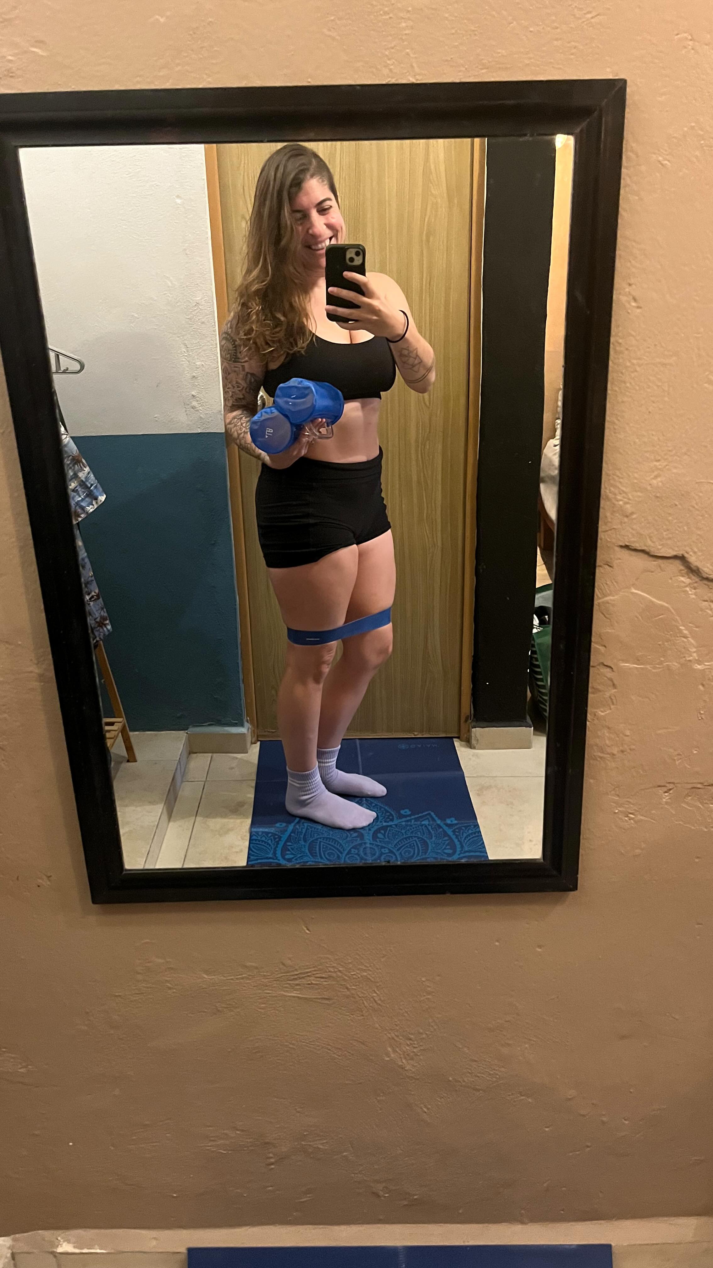 As a fitness instructor, consistency isn’t about location… it’s about choice 🙌
Travel mat. Water-filled weights.
Same commitment, anywhere in the world. 🌍
No excuses. Just movement. 🔥
Grateful for my @gaiam travel mat! Go get yours!
#fitnessinstructor #travelinspiration #findyourpath