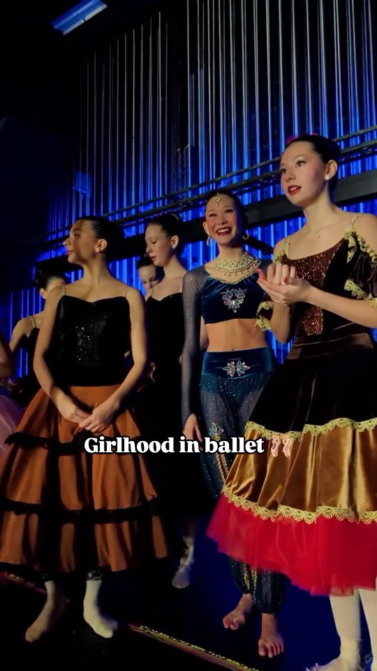 There's nothing better than girlhood with your dance family 💖 At DAV, you will find that and more because your dancer will feel supported, loved, and understood ✨ Join our dance family and don't miss this beautiful chance