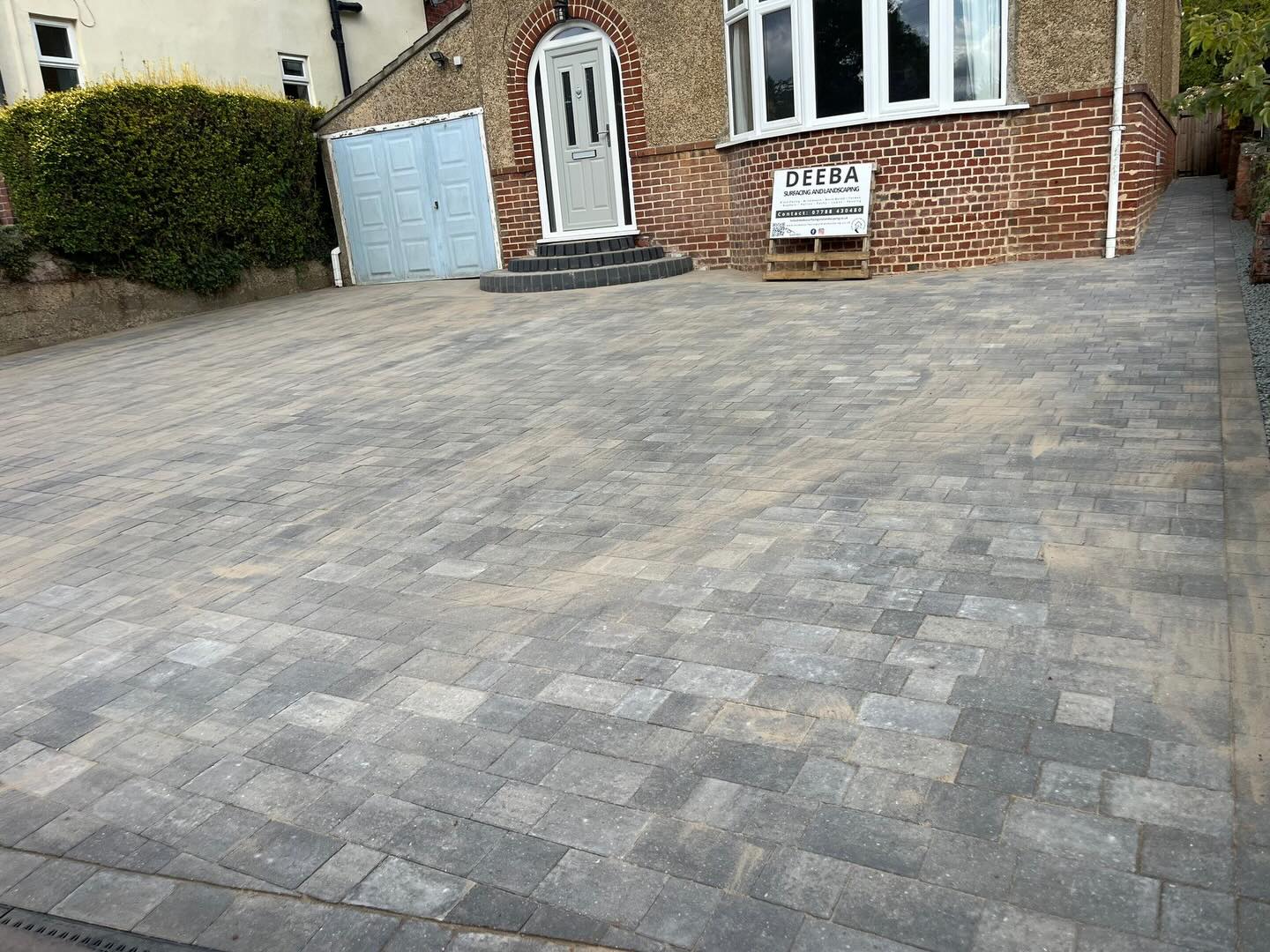 What a difference 🙌 swipe to see the before!
This driveway has been completely transformed using Silver Haze blocks, paired with smooth curved steps for a sleek, modern finish.
Why choose block paving?
✔️ Durable and long-lasting
✔️ Low maintenance
✔️ Improves drainage
✔️ Adds real kerb appeal and value to your home
Looking for something similar? Get in touch for a free, no obligation quote
📞07788 430480
📧 hello@deebasurfacingandlandscaping.co.uk
#DeebaDriveways #DrivewayTransformation #BlockPaving #SilverHaze #KerbAppeal HomeImprovement PavedDriveway GardenDesign QualityWork GetInTouch