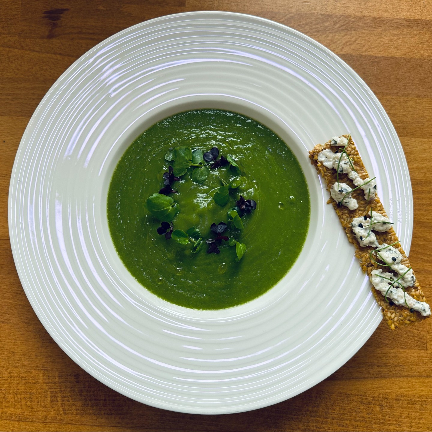 A broccoli, watercress, celeriac & spinach soup with a linseed cracker topped with chopped nuts & yoghurt & micro herbs.
1. Huge nutrient content full of anti-inflammatories
2. A great digestive aid
Part 2 to follow..
#functionalmedicine #homecooking #organicfood #eathealthy #antiinflammatory #integratedhealth #foodismedicine