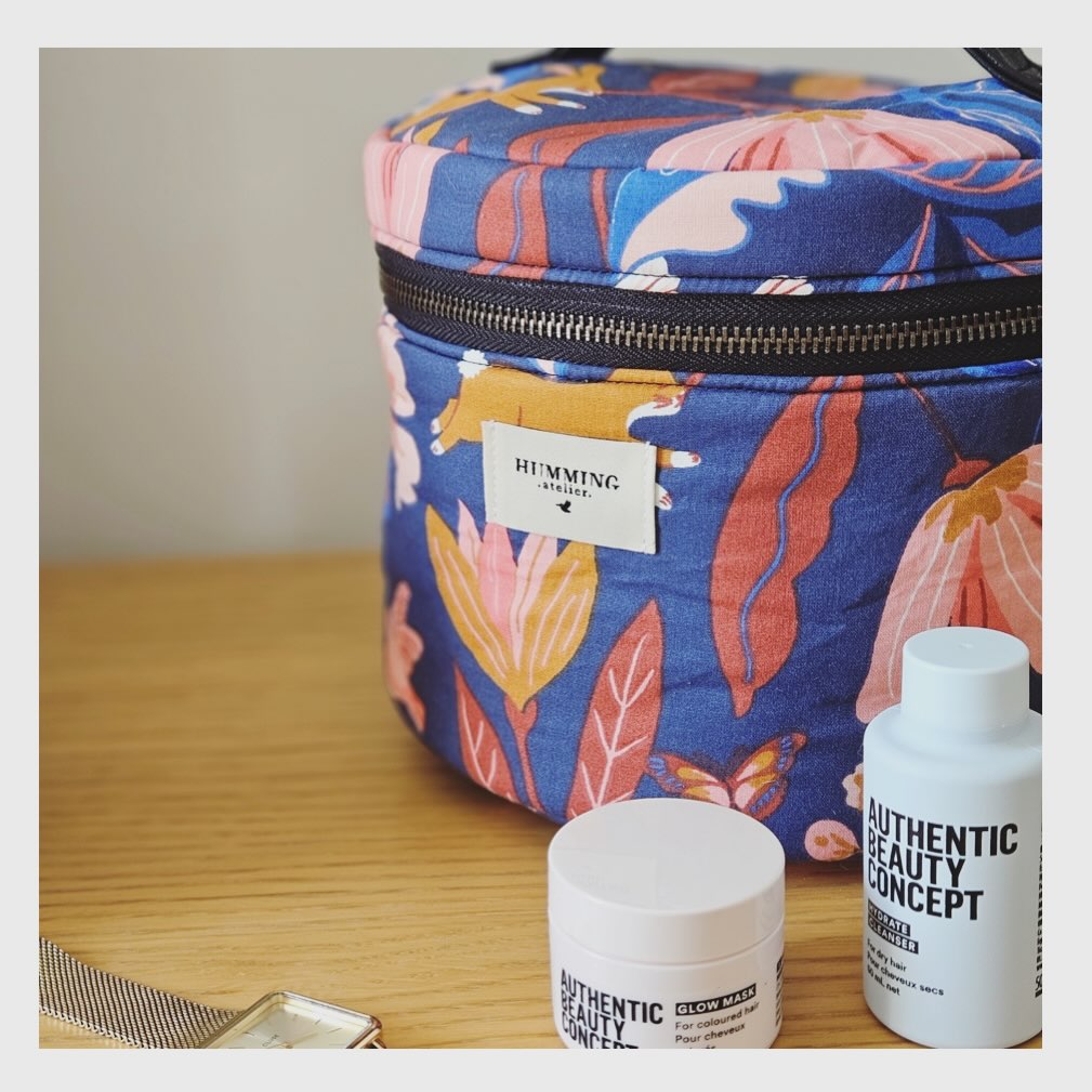 — FORMAT — Le format arrondi pour une trousse de toilette, vous aimez ? 💄