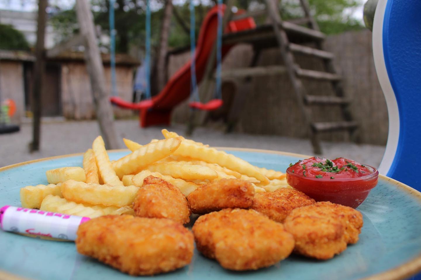 auch die Kids kommen bei uns nicht zu kurz...😎 #chickennuggets #playground #kids #foodlove #hellisimbiss