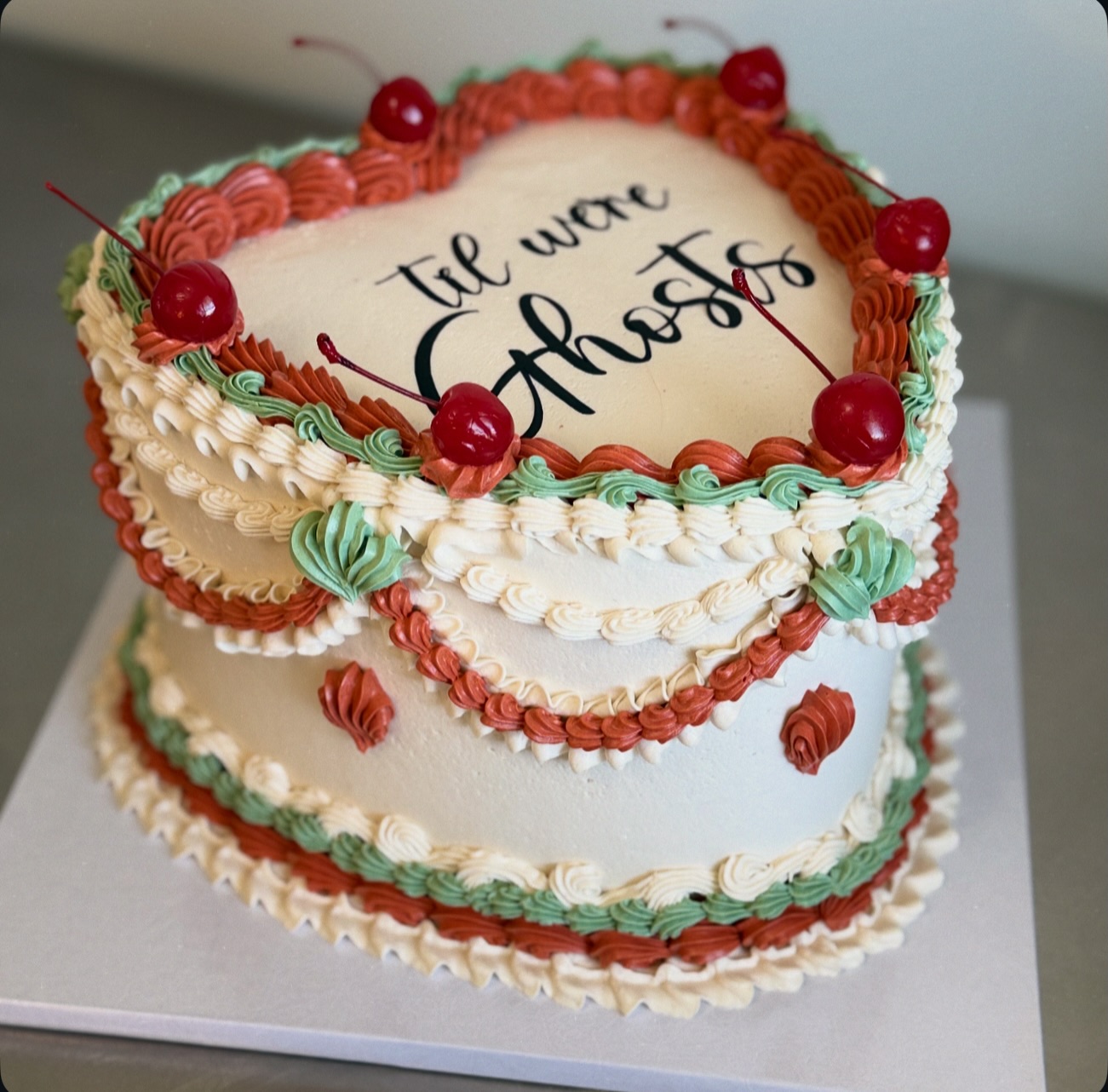 “Til we’re ghosts” 🖤
3 layer 9” heart
FrolicAndFollyLV.com
•
•
#vegan #bakery #wedding #cake #lasvegas