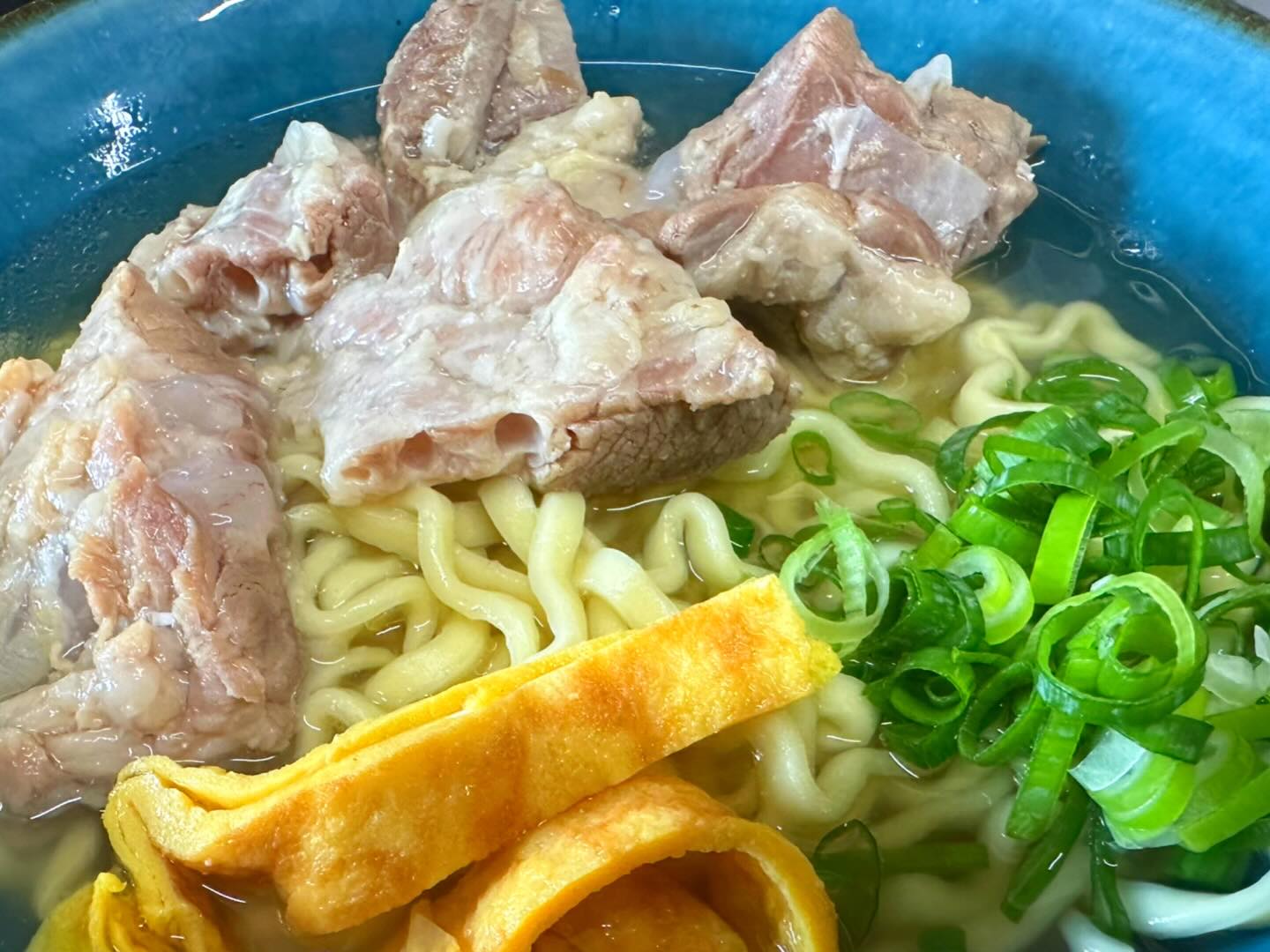 ︎✧︎
2026.02.03 Tue
✧
おきなわそばヨネハマ ◥█̆̈◤࿉∥
本日も元気いっぱい営業し