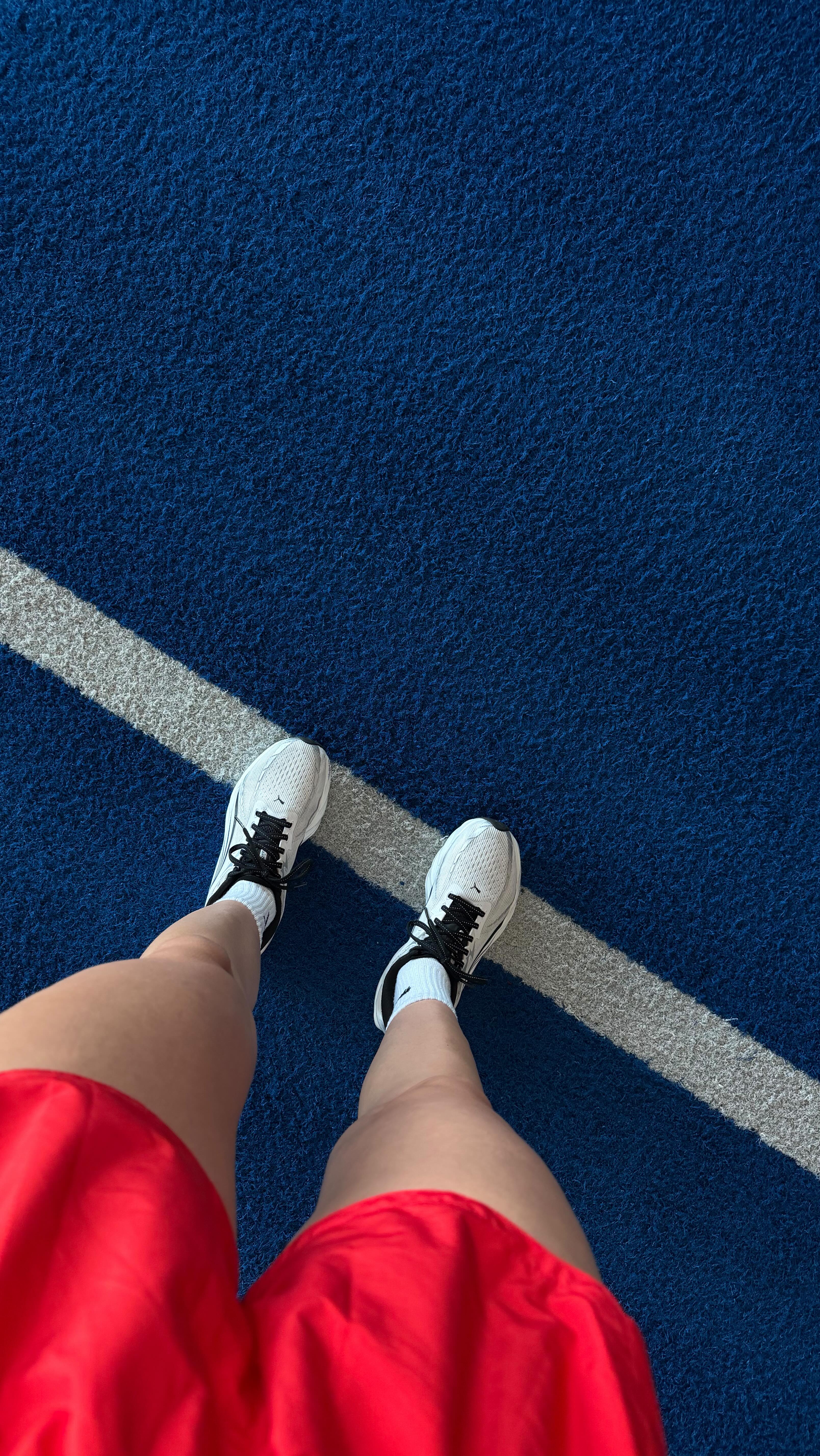 Another Hyrox workout coming atcha💥
*5 rounds*
buy in: 2000m bike (or 1 mile run)
➡️ 250m row
➡️ 15m sled pull
➡️ 250m run
buy out: 50 wall balls
Save & try it out for your next Hyrox sesh🤘🏻
••••
Top: @oneractive
Shorts: @fpmovement