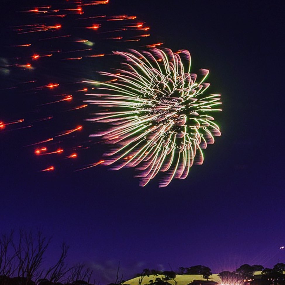 Wrapping up a season of epic firework displays at The Big D Wednesday night (TONIGHT)
Add it to your agenda!
Dinner at Frankie from 5:30pm
Fireworks approx 6:45pm
Silent Disco 6:30pm - 8pm
Book a table for dinner
🖇️ LINK IN BIO
📸@hothamalpineresort