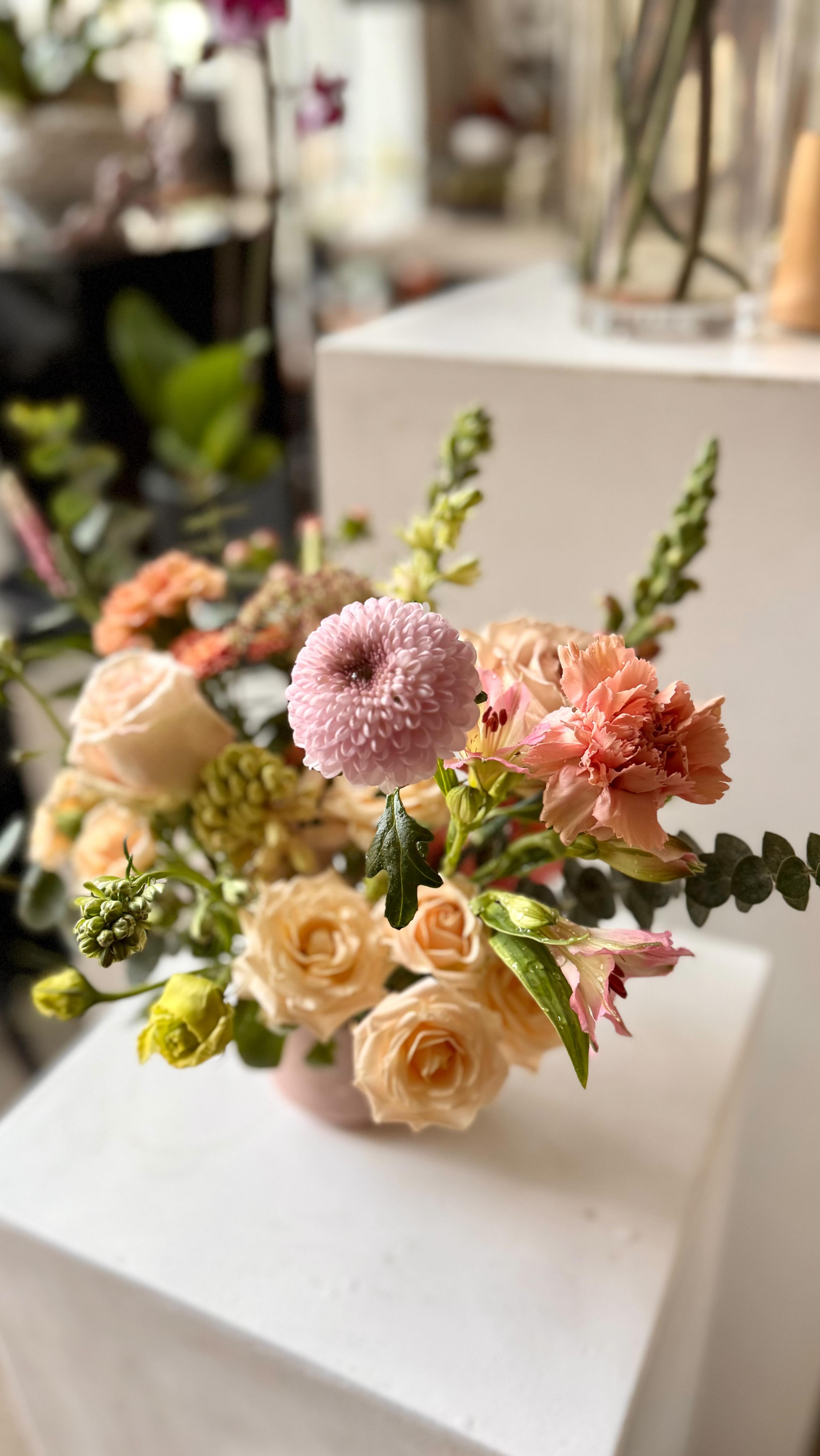 Halfway to the weekend, surrounded by blooms, fresh scents, and a studio full of happy colors. Let’s make today bright, beautiful, and a little bit magical.
#WednesdayVibes #FlowerStudioLife #MidweekMagic #FreshBlooms #VancouverFlorist