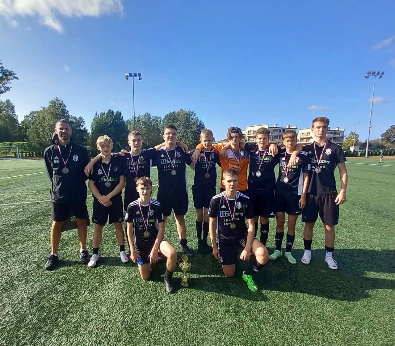 Ādas bumbas turnīrā esam izcīnijuši godalgoto 3.vietu U15 vecuma grupā! 🏆🥉Paldies visiem par sezonu! 💪⚽️