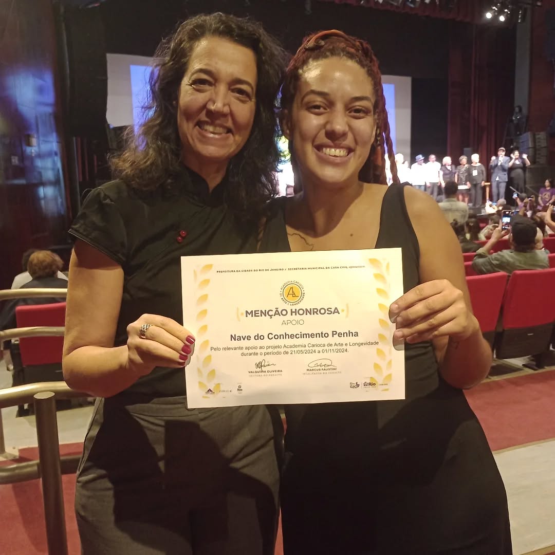 Ontem aconteceu o Prêmio Arte Longevidade 2024 no Teatro Carlos Gomes e a Nave do Conhecimento da Penha foi homenageada por seu papel fundamental na promoção da longevidade através de seus cursos e atividades e por ser um espaço acessível e acolhedor.
Parabéns à Academia da Longevidade por incentivar e possibilitar a produção artística para o público 50 +, promovendo novas oportunidades.