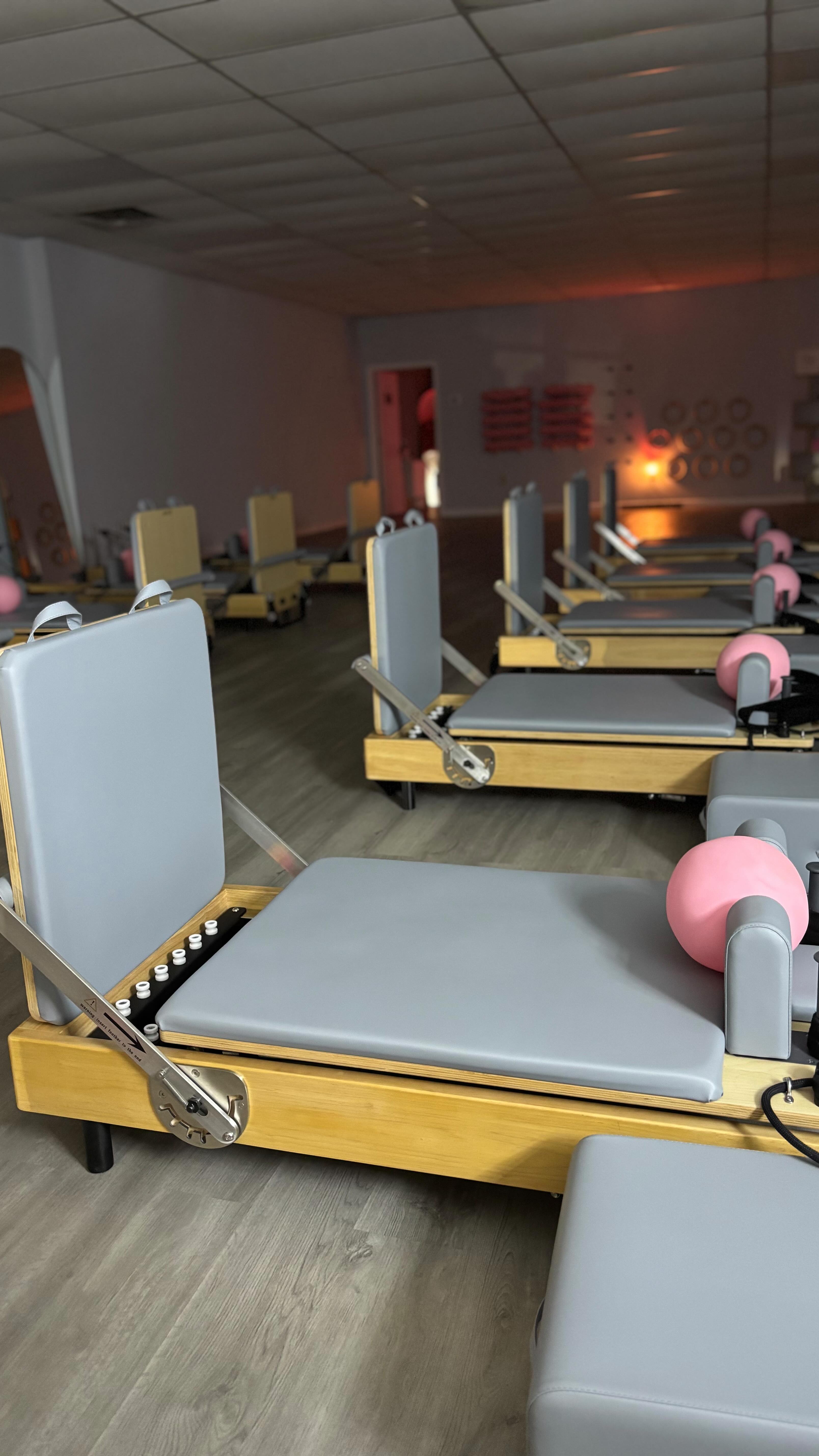 Single leg + glutes burn out tonight ⚡️
Book your session on the Mindbody app! #pilates #jumpboard #coregirls