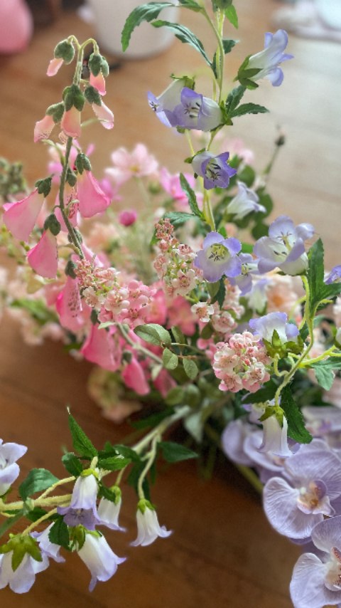 Such a sweet colour palette of pinks and purples, using my favourite purple artificial flower; Campanula. Not so long ago I saw a white version and I didn't act on buying them and now I can't find them, nor remember what supplier I saw them from😢.
Can you guess if these florals are for a Wedding or a Birthday?
