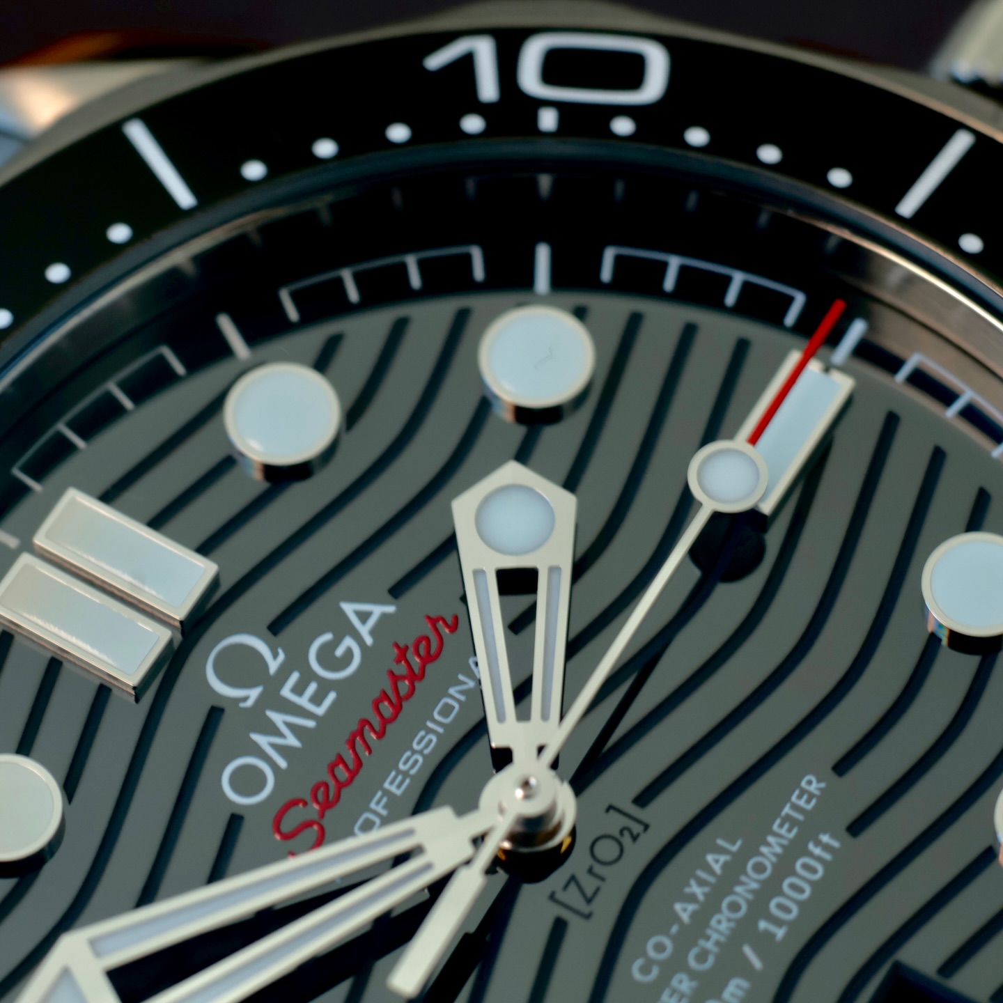 Happy Monday #watchfam … today let’s talk about hands 👐🏼
There are many different types and design of watch hands, from “sword” to “dauphine.” I was recently viewing my collection and noticed that, while there are certainly many watches with the same “standard” set of hands, my collection has an abundance of different hand designs, styles and finishings.
So today I am starting a new mini-series that will be posted at random intervals: “Let’s Talk Hands” 🤝
Today’s first pick is the Omega Seamaster Diver 300M which features unique “skeletonized sword hands.” In this design, the “sword” hands feature a “broad” sword for the hour and a thinner blade for the minutes. ⚔️
This set of hands is unique in two ways: first the skeletonized design helps improve legibility and a clear view of the dial below. Second, the hours hand glows blue while the minutes hand glows green in the dark. By utilizing different formulations of SuperLuminova, Omega helps divers discern the hours and minutes hand quickly when in the dark and underwater - a thoughtful feature with a real-world application 🤿
⌚️: @omega Seamaster Diver 300M (ref. 210.30.42.20.01.001)
#watchcollector #omegaseamaster