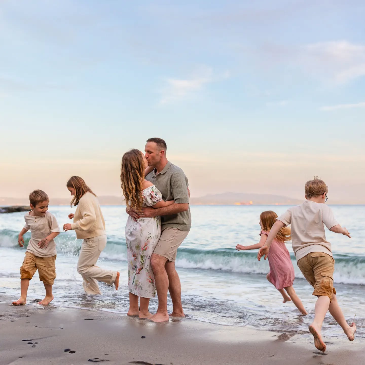 Wish I could run in the sand right now this minute, just like those sweet kiddos!! I'm so grateful -- after almost a year and a half, I have my account back!!! Ahhh thank God, soo happy about this. I've missed you all and can't wait to get a chance to fill you in on what's going on here! Send updates my way too!! All the ❤️
#familyphotographer #familyphotography #familygoals #familyofsix #partyofsix #yokosukaphotographer #militaryfamily #beachfamily #beachfamilyphotos #milspouse #familyadventure #adventuresessions #unscripted #boldemotionalcolorful