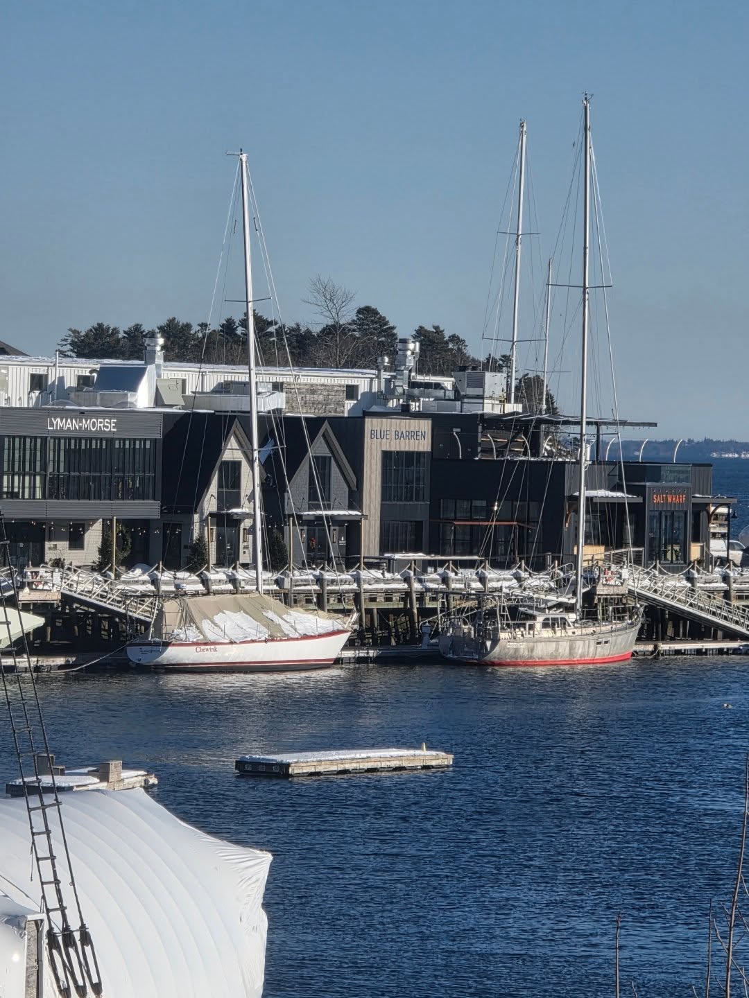 Get ready, the 35th Annual U.S. National Toboggan Championships is this weekend! Following all the excitement on Saturday's race day, stop by @bluebarrendistillery for Après Boggan, happening from 3 to 6p.