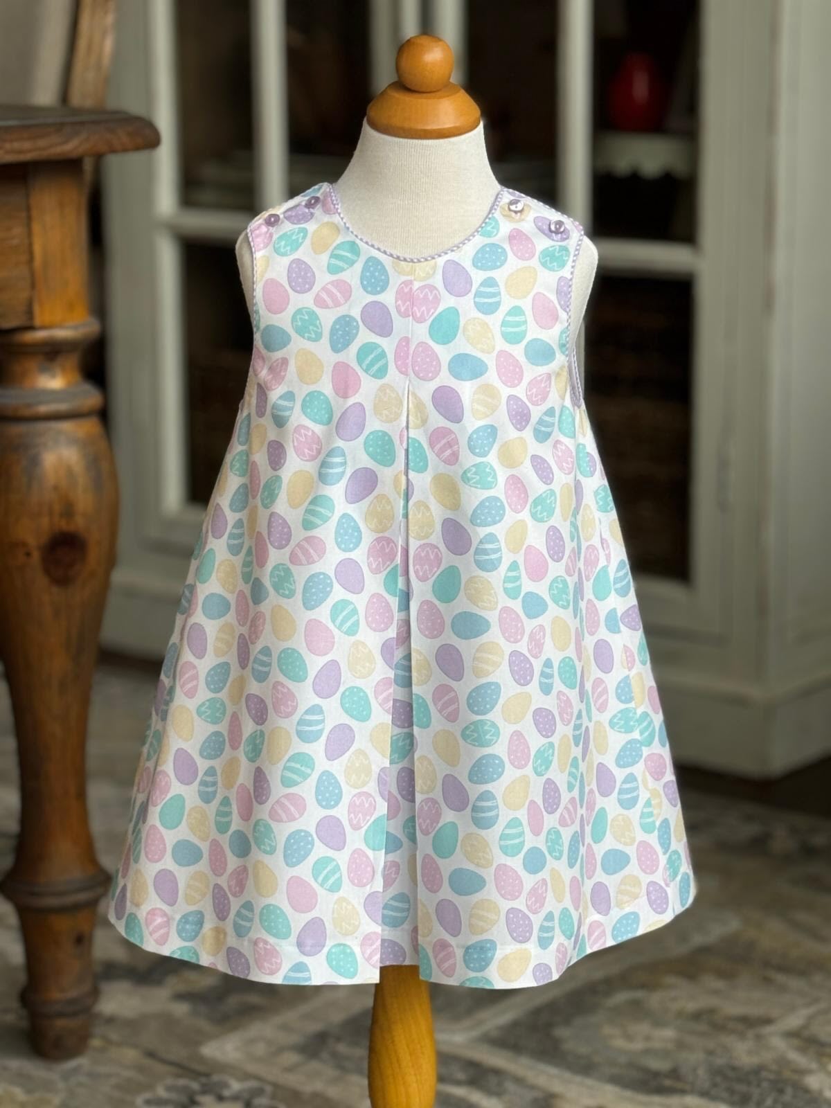 SUNDAY SEW: Vintage Meg for EASTER! đ
Melissa shows you how to create a dress to look like Vintage Childrenâs Corner Pattern Meg from our current Lucy jumper. This look features an inverted pleat on both the front and back dress and is fully lined. Head to our blog to learn how to create this look!
#ccpmeg #sewingforgirls #sewingforeaster