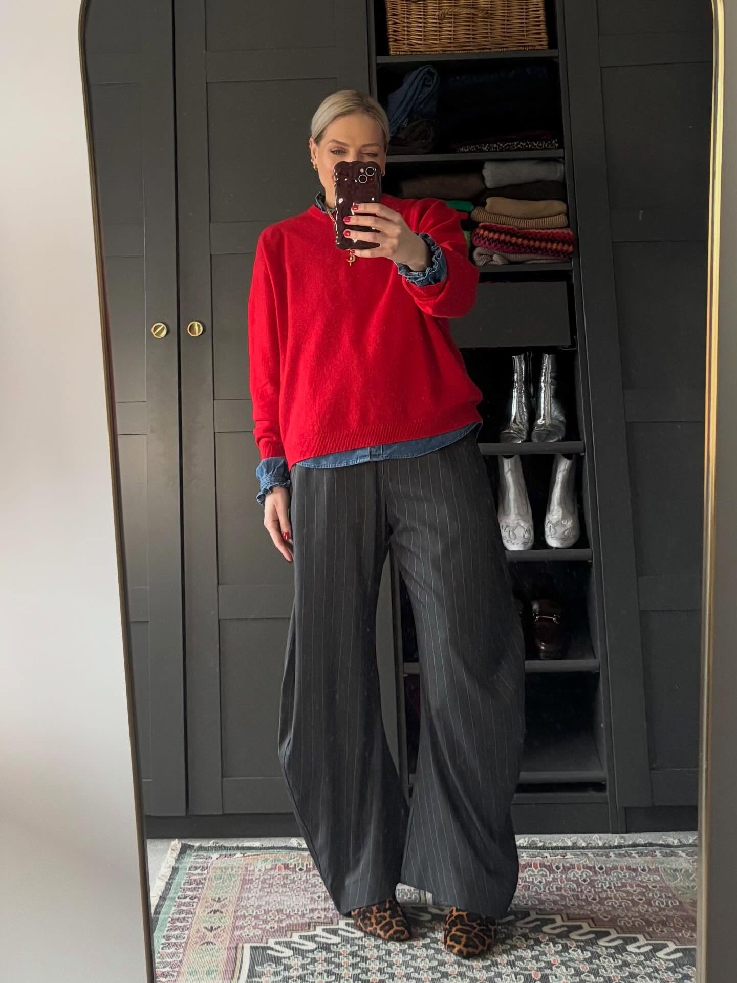 January was awful and bleak. We said farewell to our beloved cat, Smudge who has left a huge hole in our hearts. I had him 15 years so feel a bit lost without him.
But I want to start February off on a different footing. Here’s some recent #ootd pics. I’m rewearing some old pieces with some more recent items from my wardrobe. Pulled out this tartan coat I bought from Vinted a few years ago and reminded myself that I need to wear it more often.
Hope you have a great week x
Style - personal style - personal stylist - women’s style - styling - style inspo - personal styling
#personalstylist #personalstyle #ootd #wiwt mystyle