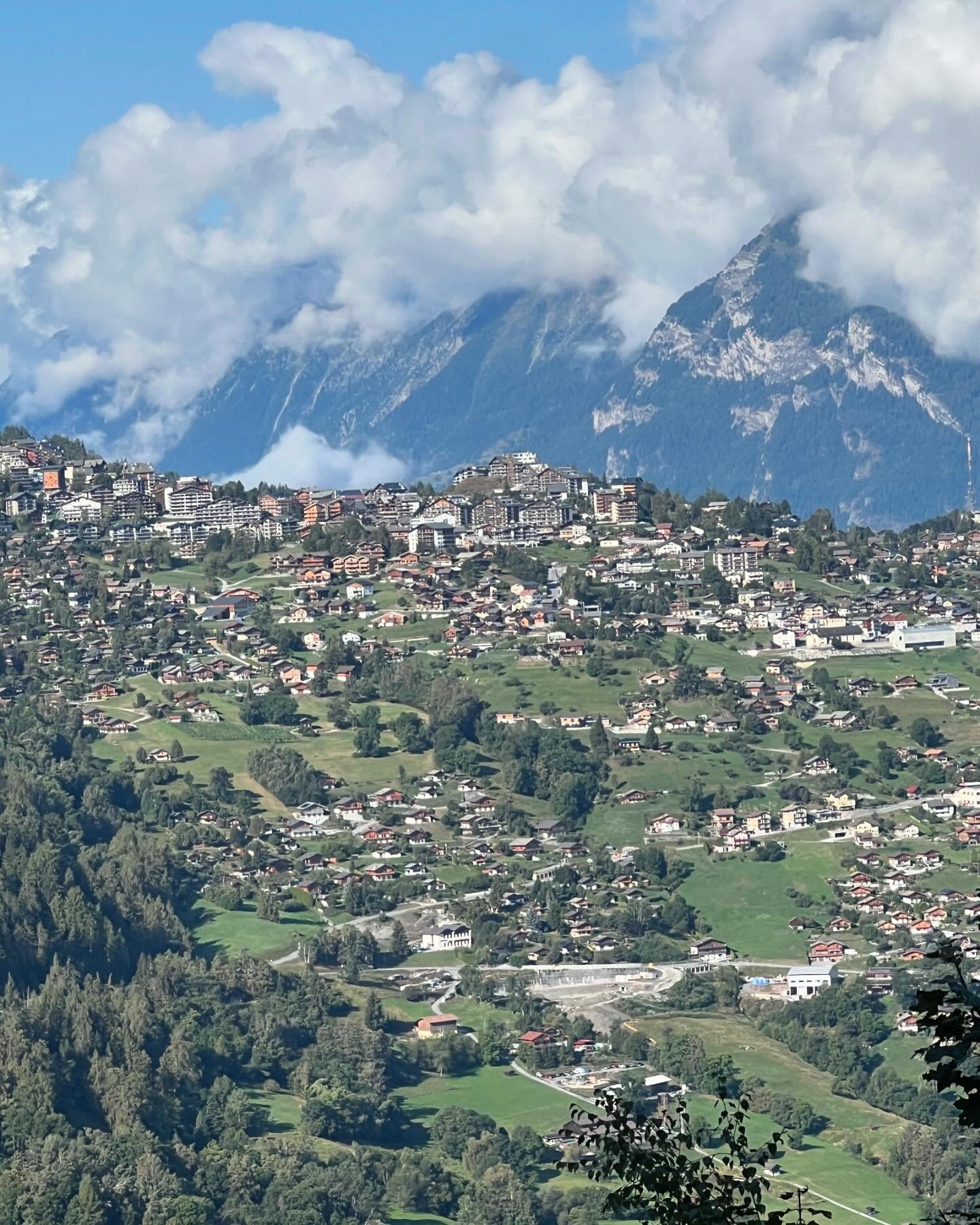 Veysonnaz is in the centre of the 4 Vallées, the largest ski area in Switzerland. But I don’t ski so enjoy the scenery in spring or autumn on a hike. This mountain village, with traditional chalets, has an average of 300 sunshine days a year and looks down over the Rhone Valley.
#veysonnaz #myswitzerland #myswitzerland🇨🇭 #travelwriter #traveljournalist #swissalps #swisscharm #switzerland2024 #switerland🇨🇭 #switzerlandvacations #switzerland_vacations