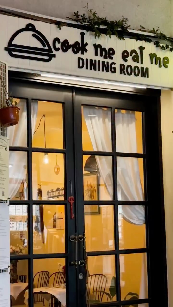 Doors open.
Tables set.
Flavors served.
Souls fed.
Feeding your soul at Cook Me Eat Me 💫
.
#foodreels
#finedining
#restaurantvibes
#fromkitchentotable
#istanbuleats