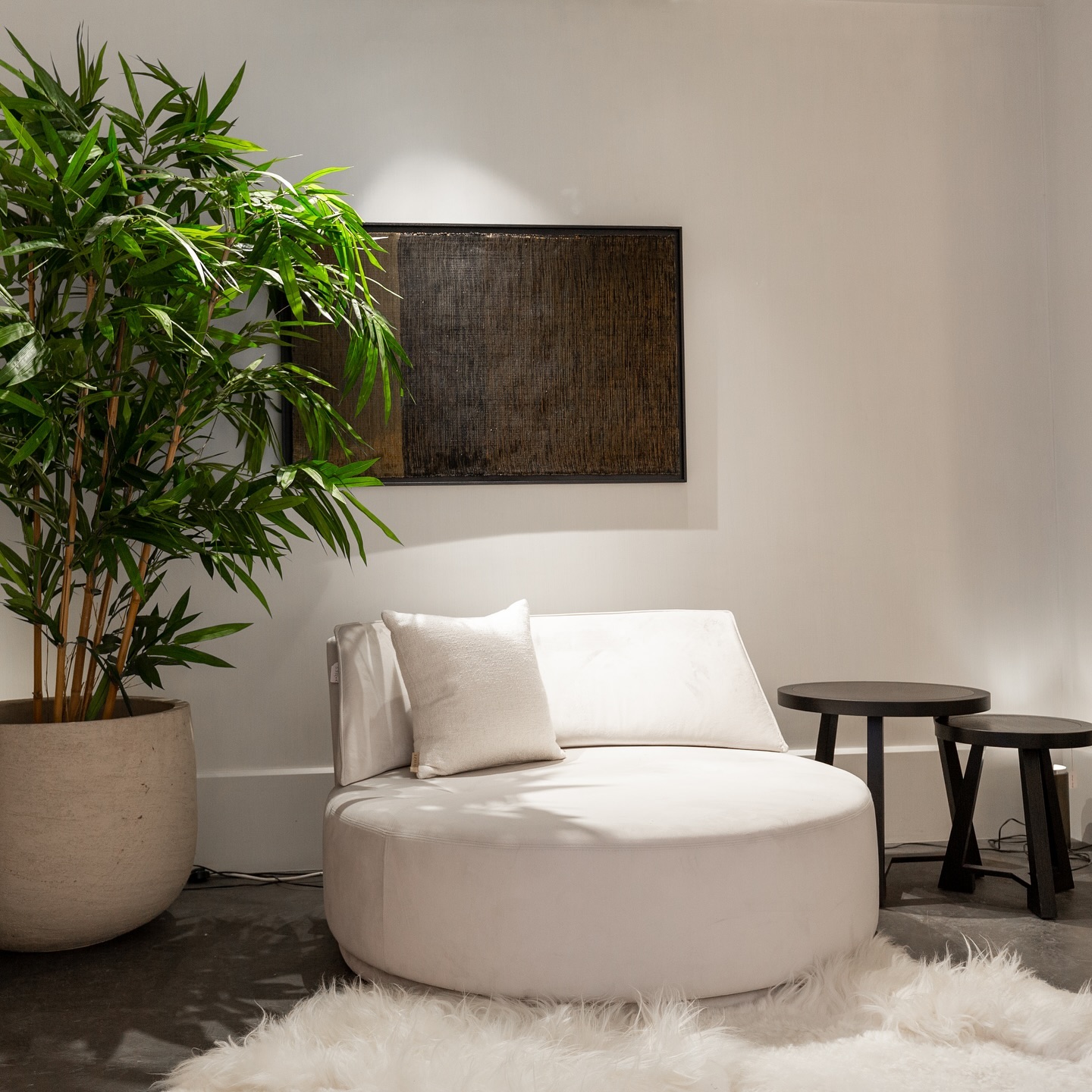 GUETAN lazy chair & HOLLY tables. Relax and have a seat !
#elix_home #interior #furniture