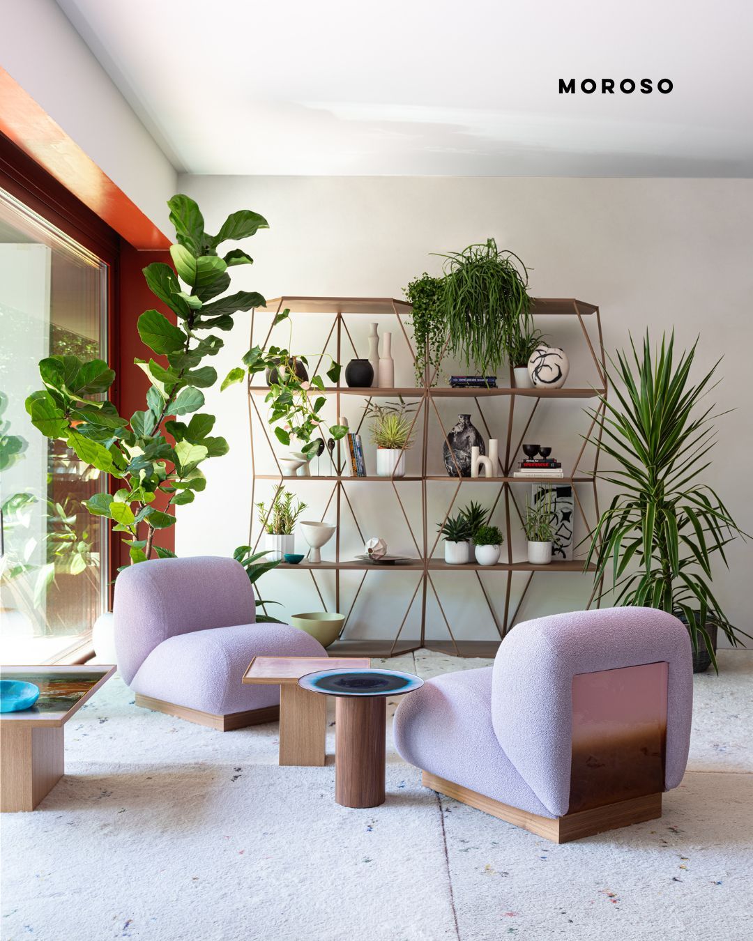 @morosofficial
A Clay, desenhada pela dupla Zanellato/Bortotto para a Moroso, parece uma poltrona confortável e contemporânea quando vista de frente. Mas a magia acontece quando damos a volta.
Integrada no encosto, encontramos uma placa de cerâmica vidrada feita à mão. É como se a poltrona usasse uma joia. Este detalhe recupera técnicas artesanais antigas e cria um contraste incrível entre a suavidade do tecido e o brilho rígido da cerâmica.
A peça perfeita para colocar no centro de uma sala, onde possa ser vista (e admirada) de todos os ângulos.
ENG
The Clay, designed by the Zanellato/Bortotto duo for Moroso, appears to be a comfortable and contemporary armchair when viewed from the front. But the magic happens when you walk around it.
Integrated into the backrest is a handmade glazed ceramic panel. It is as if the armchair were wearing a jewel. This detail revives ancient artisanal techniques and creates an incredible contrast between the softness of the fabric and the rigid gloss of the ceramic.
The perfect piece to place in the center of a room, where it can be seen (and admired) from all angles.
Design by @zanellatobortotto
Would you like more information?
Send us a private message or visit design-minder.com
#designminder #moroso #thebeautyofdesign #productdesign #designinteriors #designinspiration #designlovers #interiordesign #madeinitaly #ZanellatoBortotto #ClayArmchair #DesignArtesanal #Ceramica #DesignItaliano #ArquiteturaDeInteriores