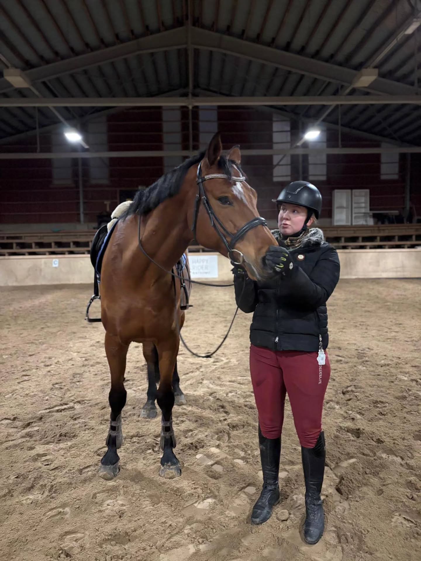 Meidän jouluarvonnan voitti Nea Tampereelta! 😍 Kysyttiin vähän fiiliksiä parhaan joululahjan eli omahevoskuukauden jälkeen.
🐎 Mitä tykkäsit omahevos konseptista?
Konsepti oli oikein hieno idea ja toimiva, käyttäisin kyllä tuollaista jos tampereen seudulla olisi samantyylinen.
🐎 Kenelle suosittelisit omahevosta?
Suosittelen kaikille joilla on jo jonkin verran kokemusta hevosista ja ratsastuksesta koska toiminta tunteja lukuun ottamatta on hyvin itsenäistä.
🐎Mitä tykkäsit Letusta?
Lettu oli upea hieno hevonen jota tulee kyllä kova ikävä! ❤️
Kiitos Nea vastauksista ja toivottavasti nähdään vielä omahevosella! 🥰
Ps. Meidän Lettu muuten asustelee Puikkosen tallilla ja odottelee omaihmistä käymään kerran viikossa. Yhteydenotot suoraan Noraan!
#arvonta
#omahevonen
#espoonkartano