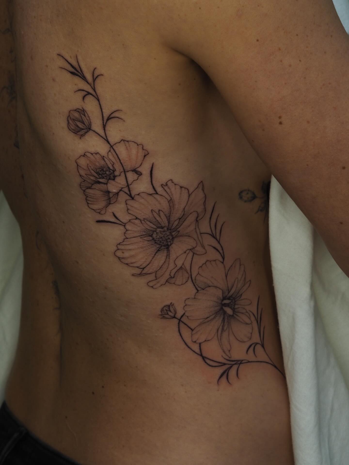 @svoboda.tattooing #floraltattoo #flowertattoo #tetovaniplzen