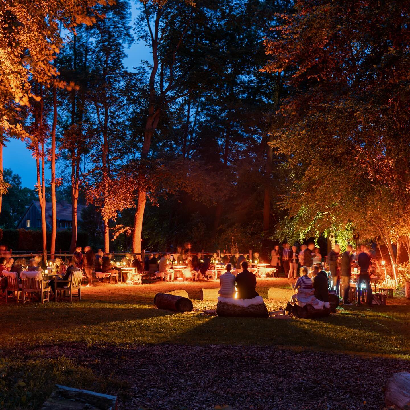 Lagerfeuerromantik
#eibenhofbadsaarow #feiernamscharmützelsee #badsaarow #eventlocation #hochzeitslocation