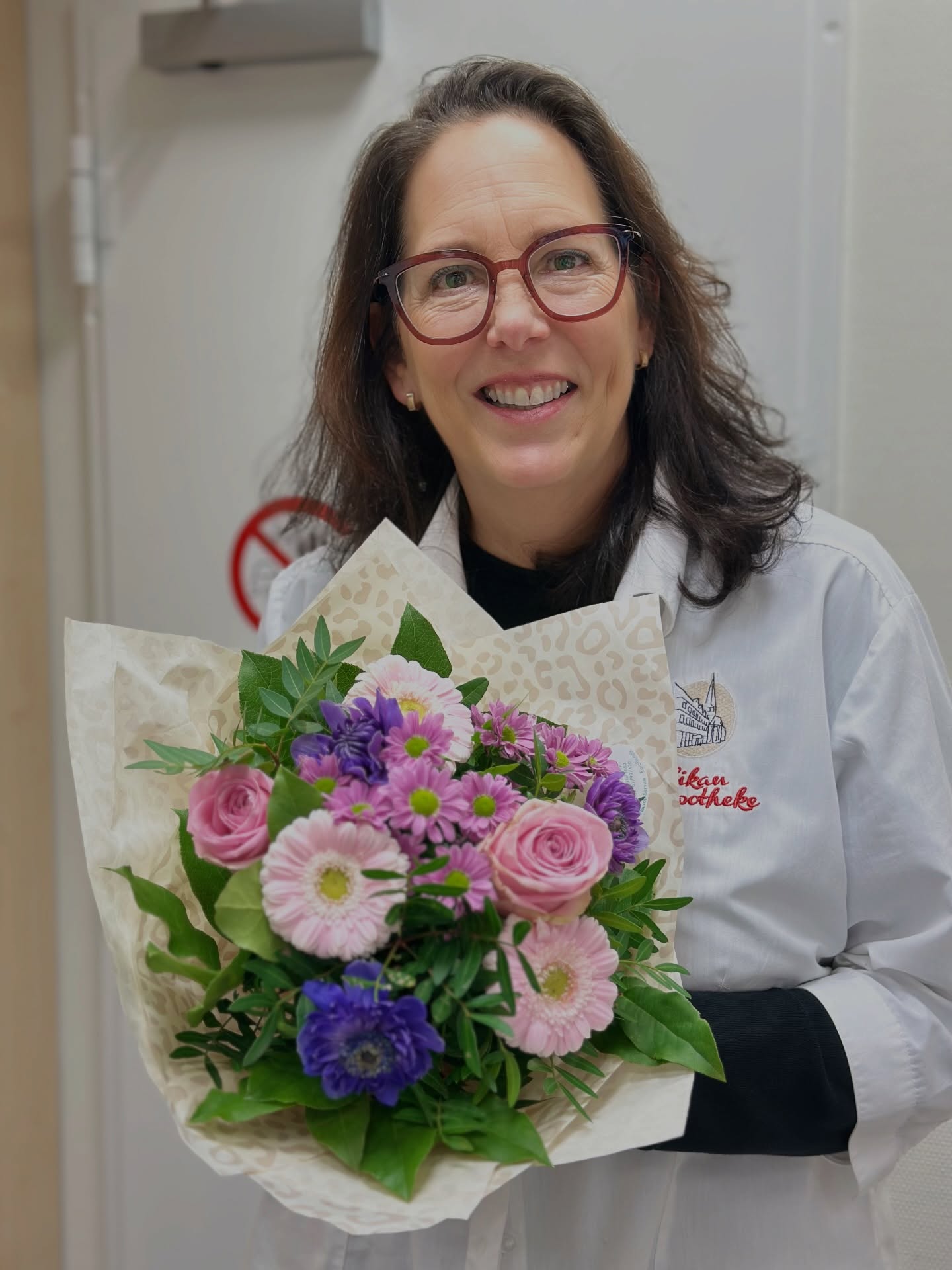 DANKE für die wundervollen #💐
Soo schön, ein Teil des Teams der @pelikanapotheke_buettgen zu sein! ( Zumindest Mo/Di…☺️🫶)
#geburtstag #apothekerin
#jukendu #coach : den Rest der Woche 😉