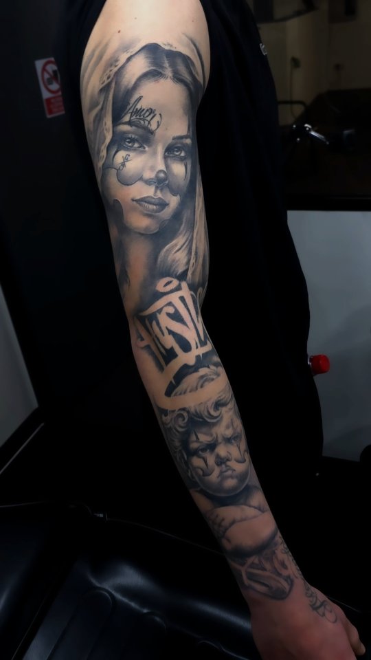 HEALED
FULLY HEALED OUTSIDE CHICANO SLEEVE 🙌
Client was careful and looked after the tattoo so well!
📍Bury St Edmunds, Suffolk, UK
#tattoo #tattooartist #healedtattoo #chicano #portrait