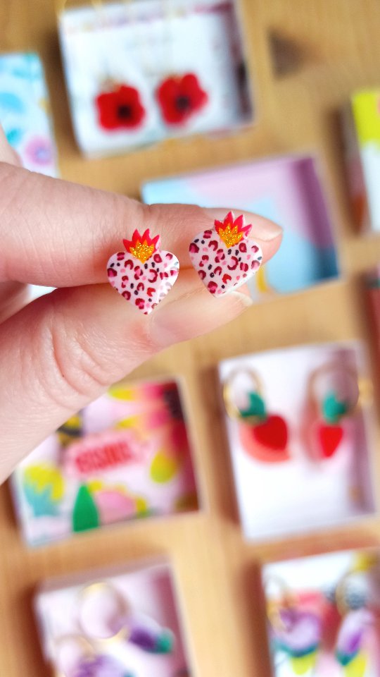 Vos dernières commandes de bijoux sur le site 🥰
Vos chouchous du moment : fleurs, coeurs, bisous...
Y aurait il de l'amour dans l'air ? Ou simplement l'envie de se lover dans une douce légèreté...
💖☺💐😉💖
°°°
Pour moi, en tous cas: recevoir vos commandes et savoir que mes créations vous plaisent, ça me rempli d'amour et de gratitude!
Bisous 😘
°°°
#faitmain #art #bijoux #packwithme #dopamine