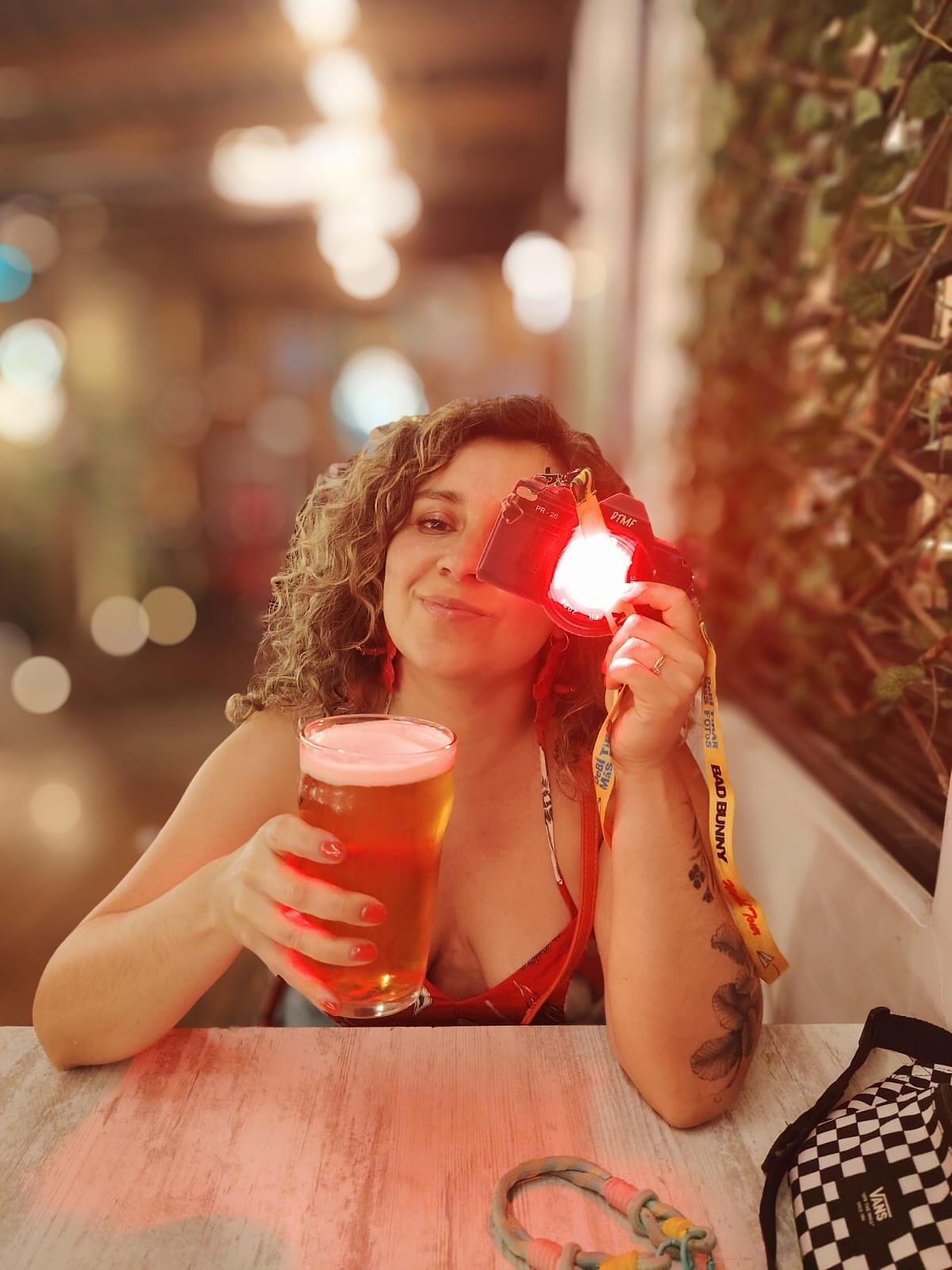 Hace mucho que no subía fotos a mi insta personal, pero también las dejaré por @labatitu para que vean los aritos jijij ✨
Qué noche más inolvidable y siempre contigo @ttmee 🥰❤️
El Alberto no sale mucho por mi insta de Labatitu, pero es quien me ayuda en todo. Para los talleres, las chicas han podido conocerlo ☺️ y estoy tan agradecida de la vida de que este hombre sea mi compañero.
Te amo y te agradezco que siempre me alientes en mis sueños, me ayudes, todo lo facilites y me ames de una forma que nunca imaginé que existiera. Además, que la pasemos tan bien jiji 💕
¿Qué más puedo pedir…? 🫶