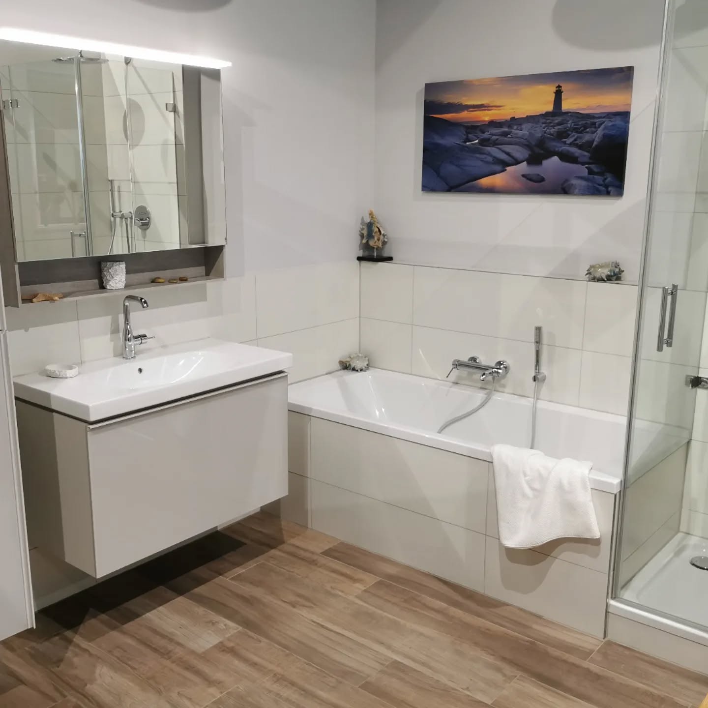 Wünschen wir uns nicht alle diesen einen Rückzugsort an dem wir uns einfach nur wohlfühlen? 🛁🚿💅🧖
Gemeinsam mit unserem geschulten Beratungsspersonal schaffst auch Du Dir einen solchen Ort. 📝📏
.
#gittfried #karlsfeld #ausstellung #baddesign #waschplatz #badewanne #badezimmer #wellness #wohlfühlklima #bad