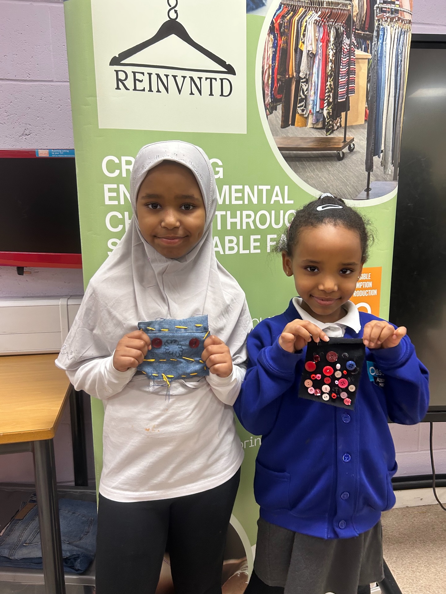 So much creativity & fun ✨🪡
Yesterday we had the joy of running a patch-making workshop as part of @veoliauk’s ‘Warm Welcome Spaces’ in Birmingham, and what a lovely session it was 💛
From buttons and scraps to stories and stitches, children and families transformed preloved fabrics into beautiful, meaningful patches. Simple hand-sewing skills, (many picking up a needle and thread for the first time) and lots of creativity! ♻️🌱
These sessions are about slowing down, feeling welcome, and creating together in a warm, supportive space. 🥰
Thank you to everyone who joined us, stitched with us, and shared the space 💕
And a big thank you to Veolia for inviting Reinvntd to be part of this brilliant programme!
#WarmWelcome #CommunityWorkshops #Upcycling #Reinvntd #TextileReuse #CraftingCommunity