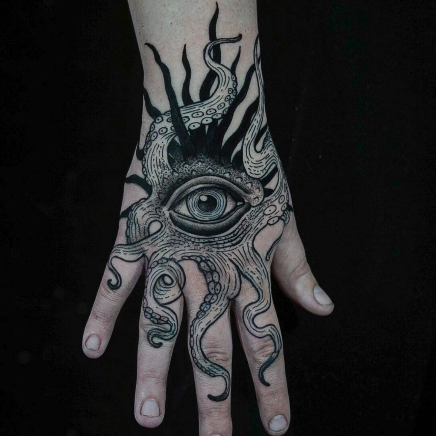 Illustrative blackwork hand tattoo by resident artist @hiralupe_tattoo Oakland California bay area